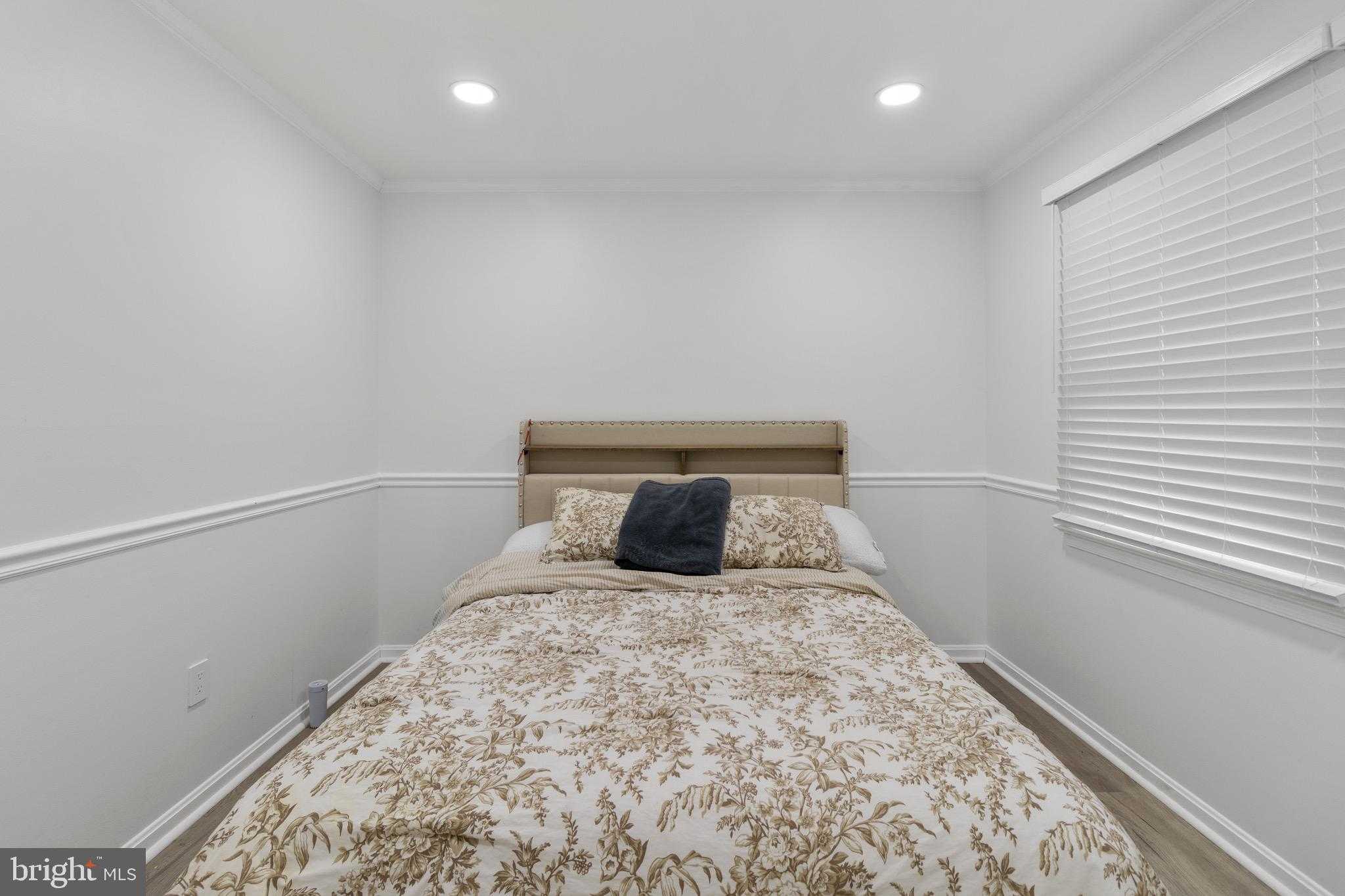 12010 Maycheck Ln photo 10