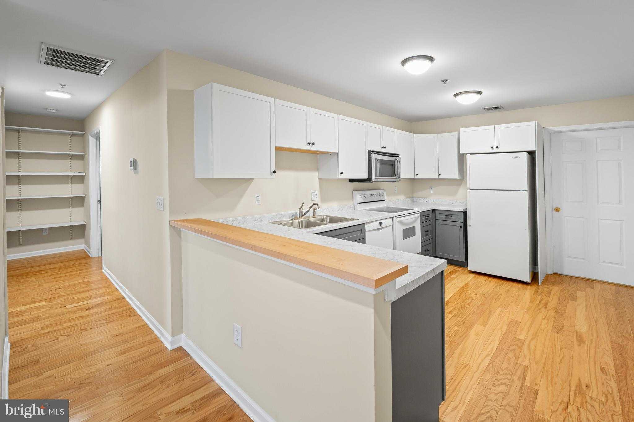 135 Village Way photo 19