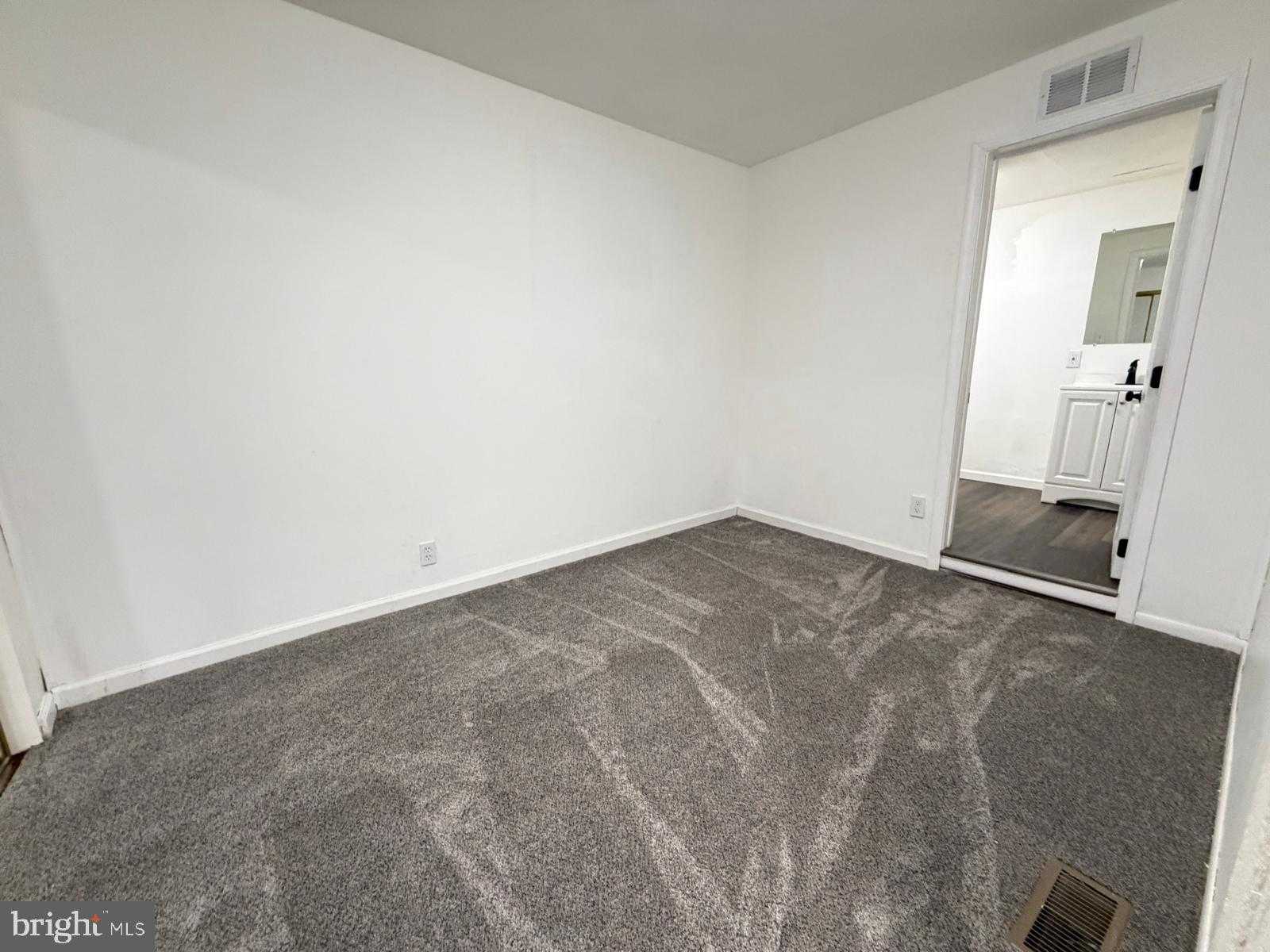 14715 Pennsylvania Ave photo 12