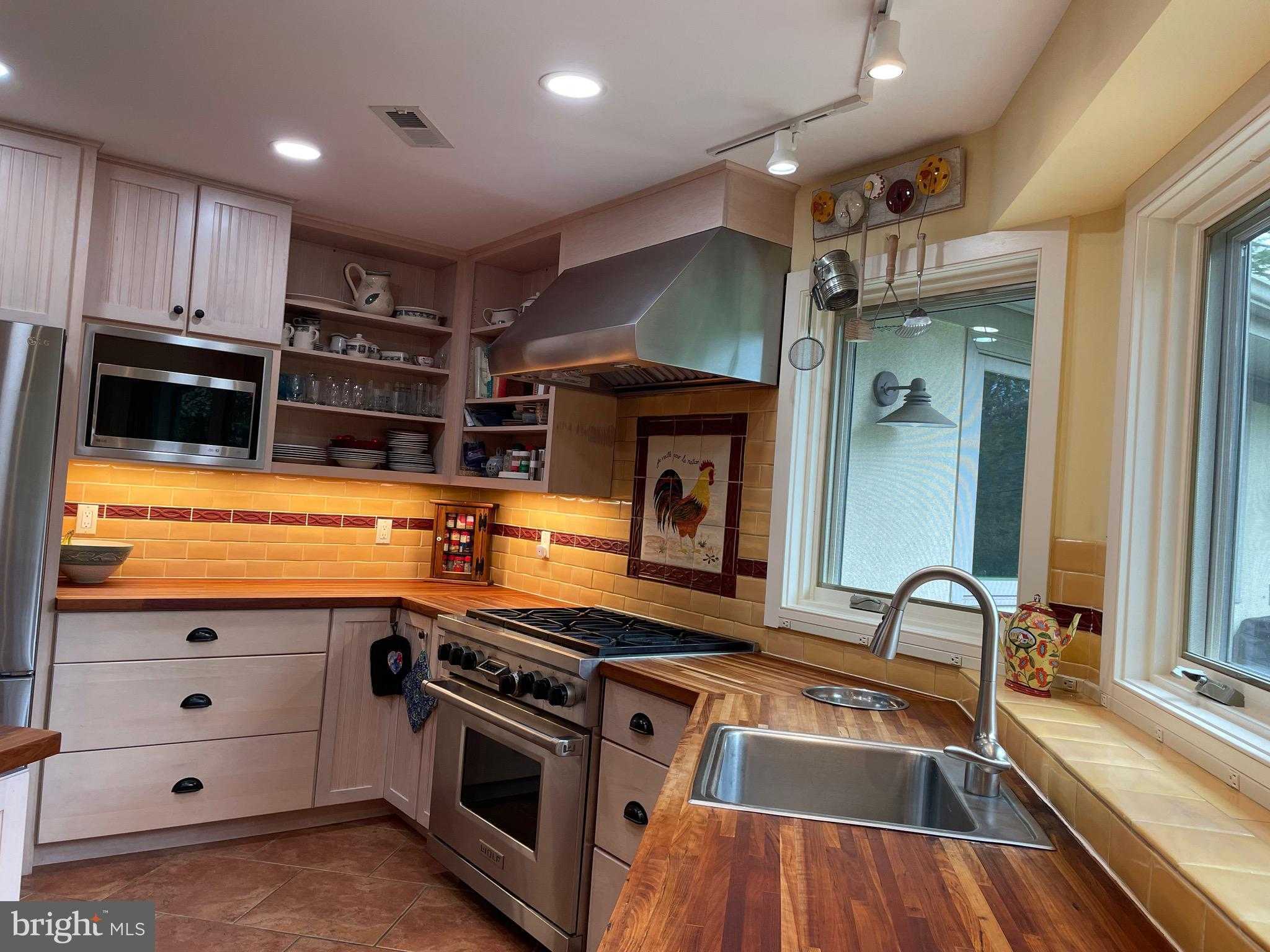 821 Long Mountain Rd photo 9