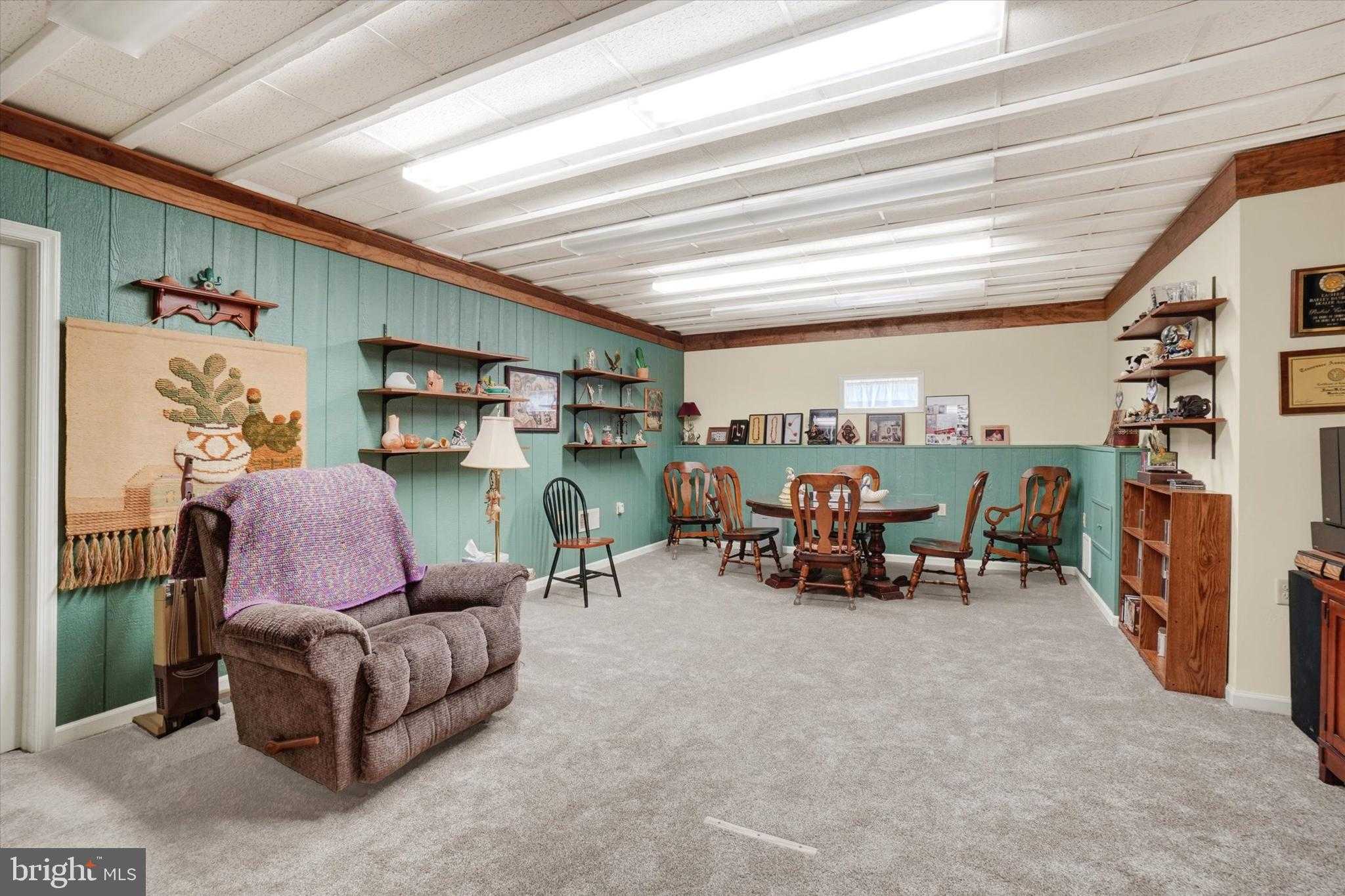 2035 Leonard St photo 18