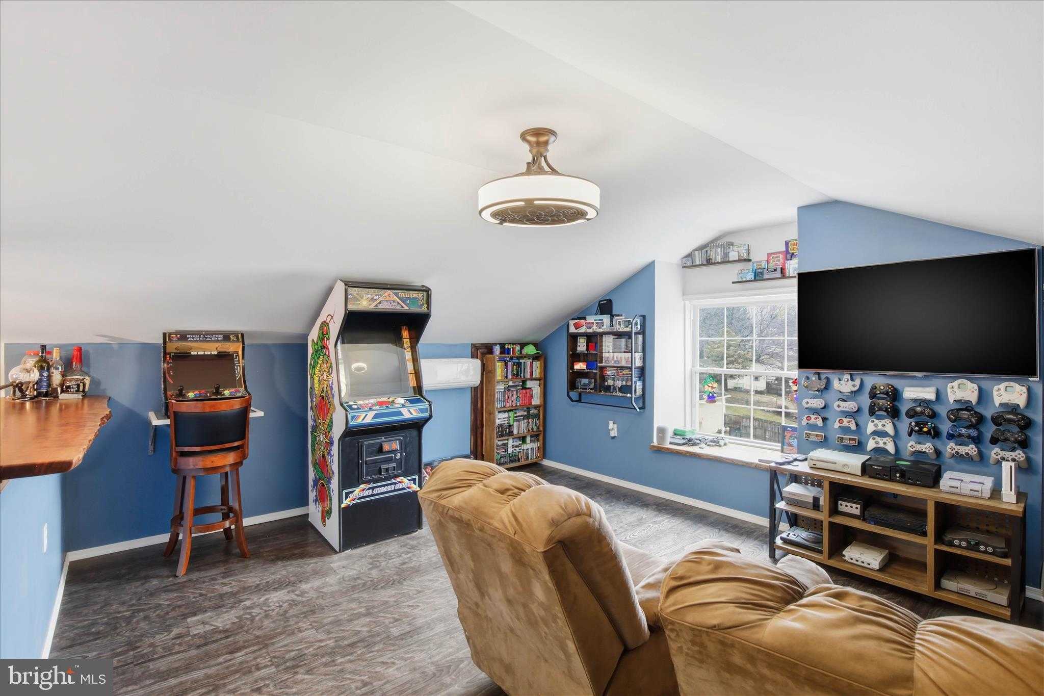 302 S Front St photo 41