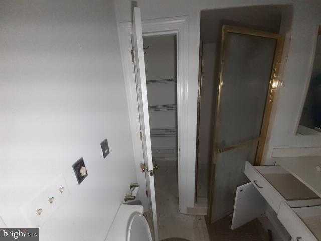 10 E Lee St photo 36