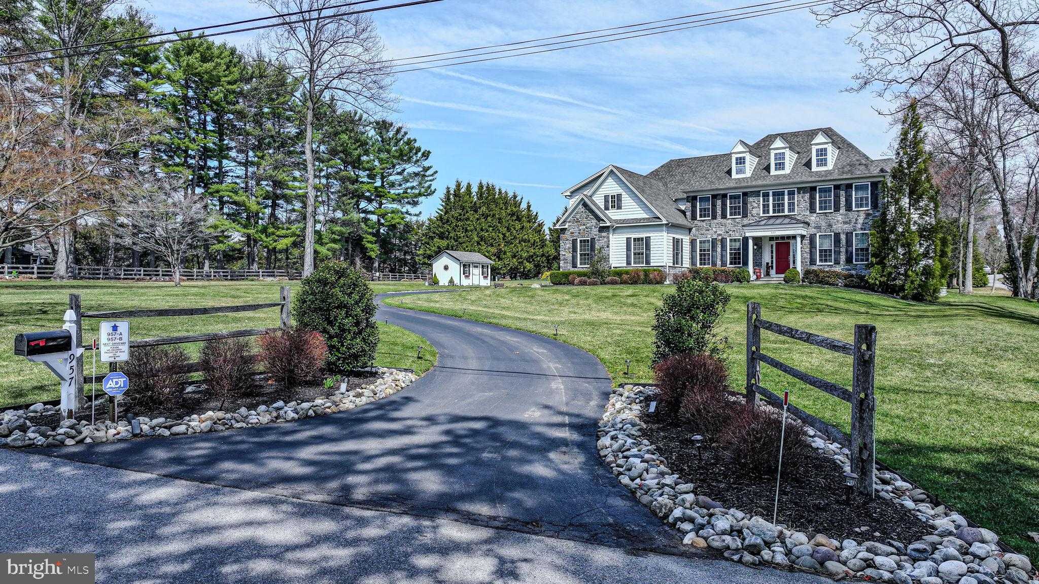 957 Cornwallis Dr photo 2