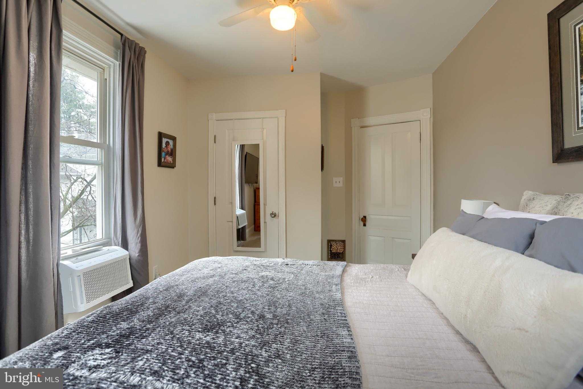 227 N 17th St photo 23