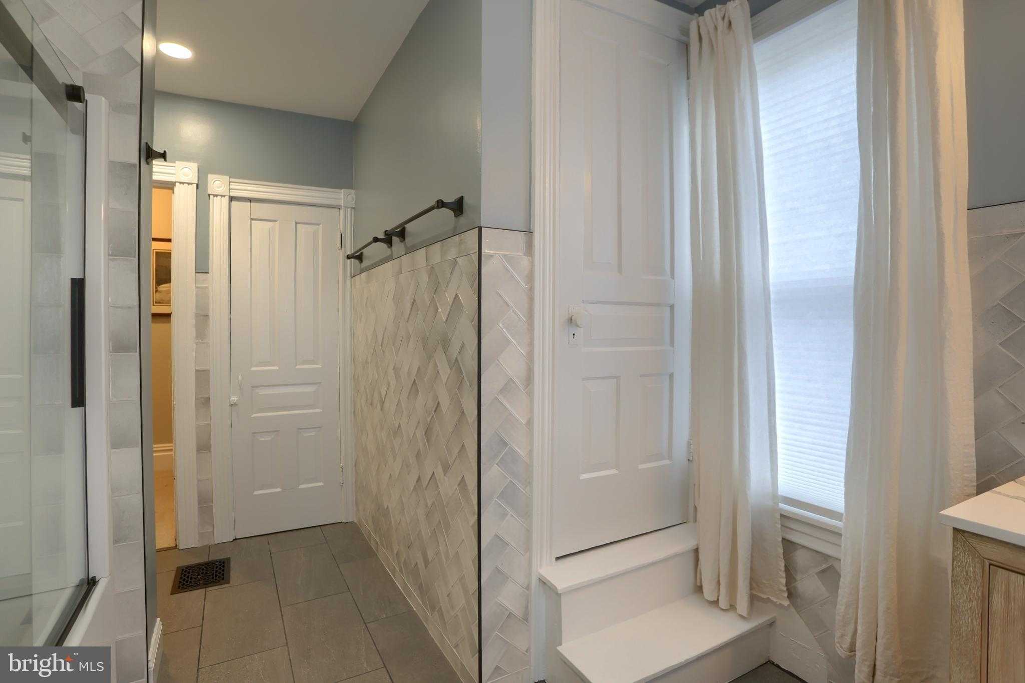 227 N 17th St photo 28