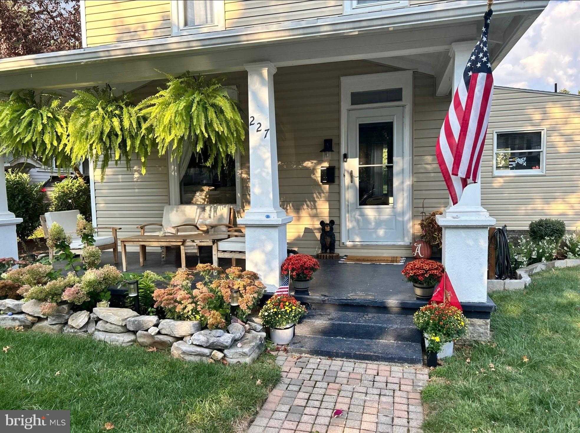 227 N 17th St photo 3