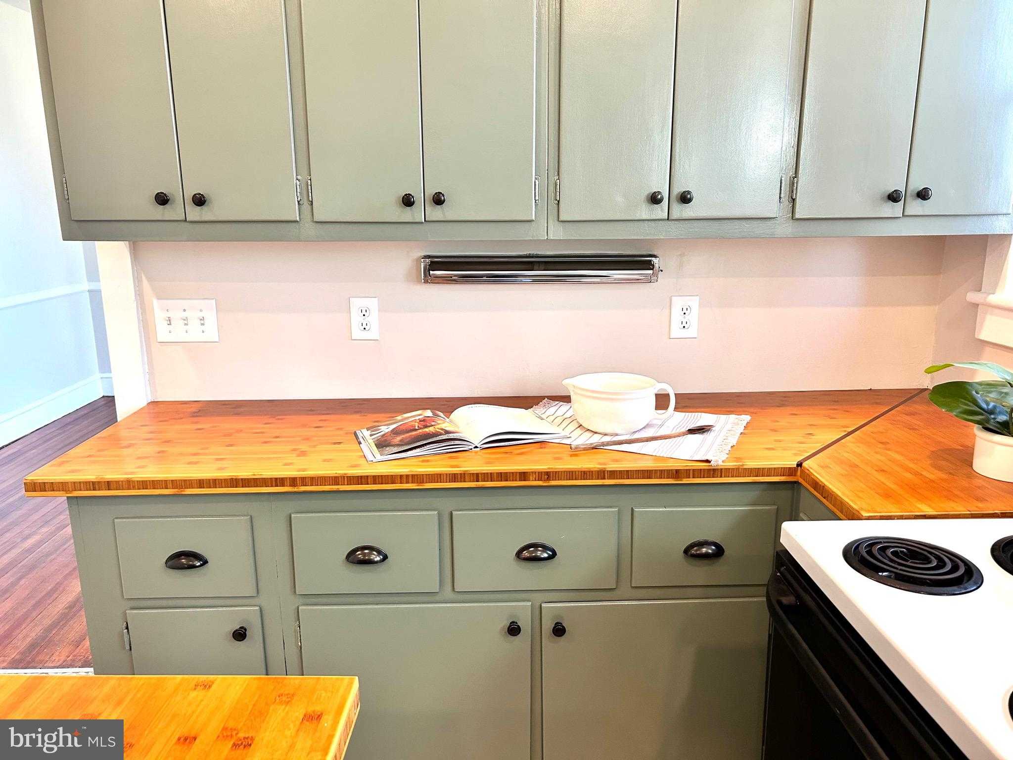 272 Penn Ave photo 27