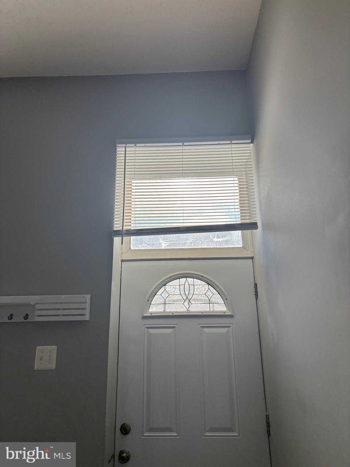 1612 W Lexington St photo 2