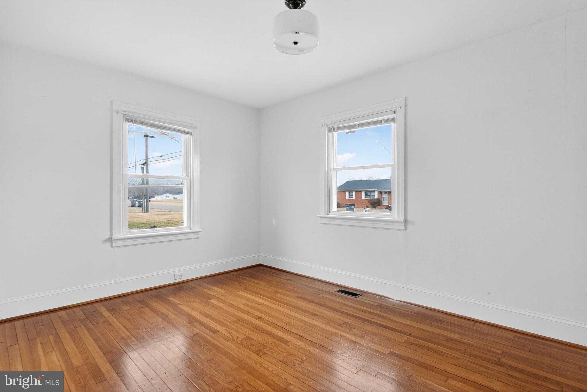 101 Lyde Ave photo 9