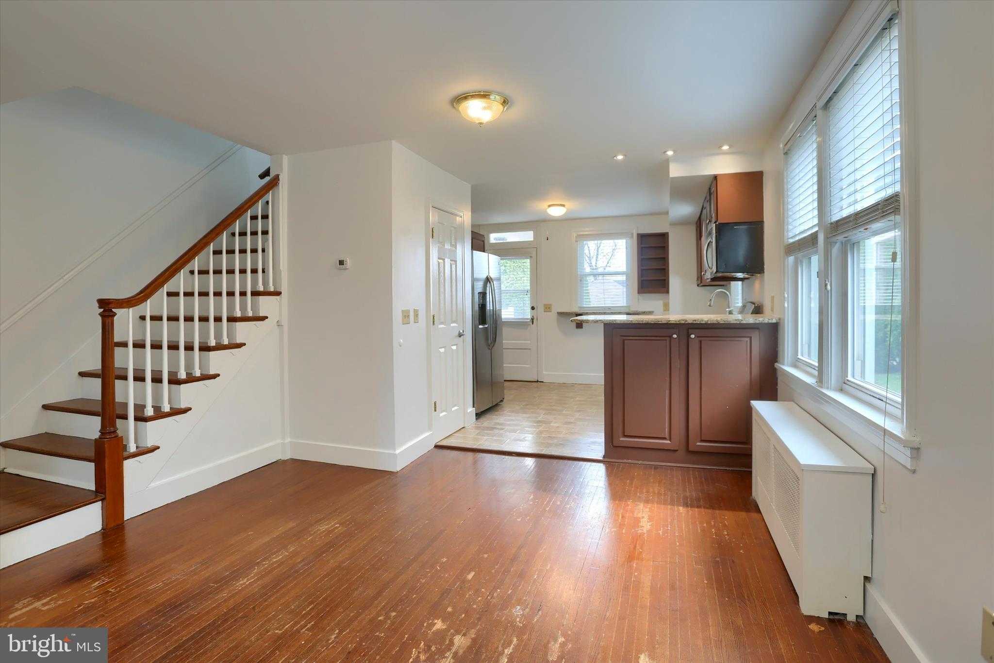 119 W Main St photo 7