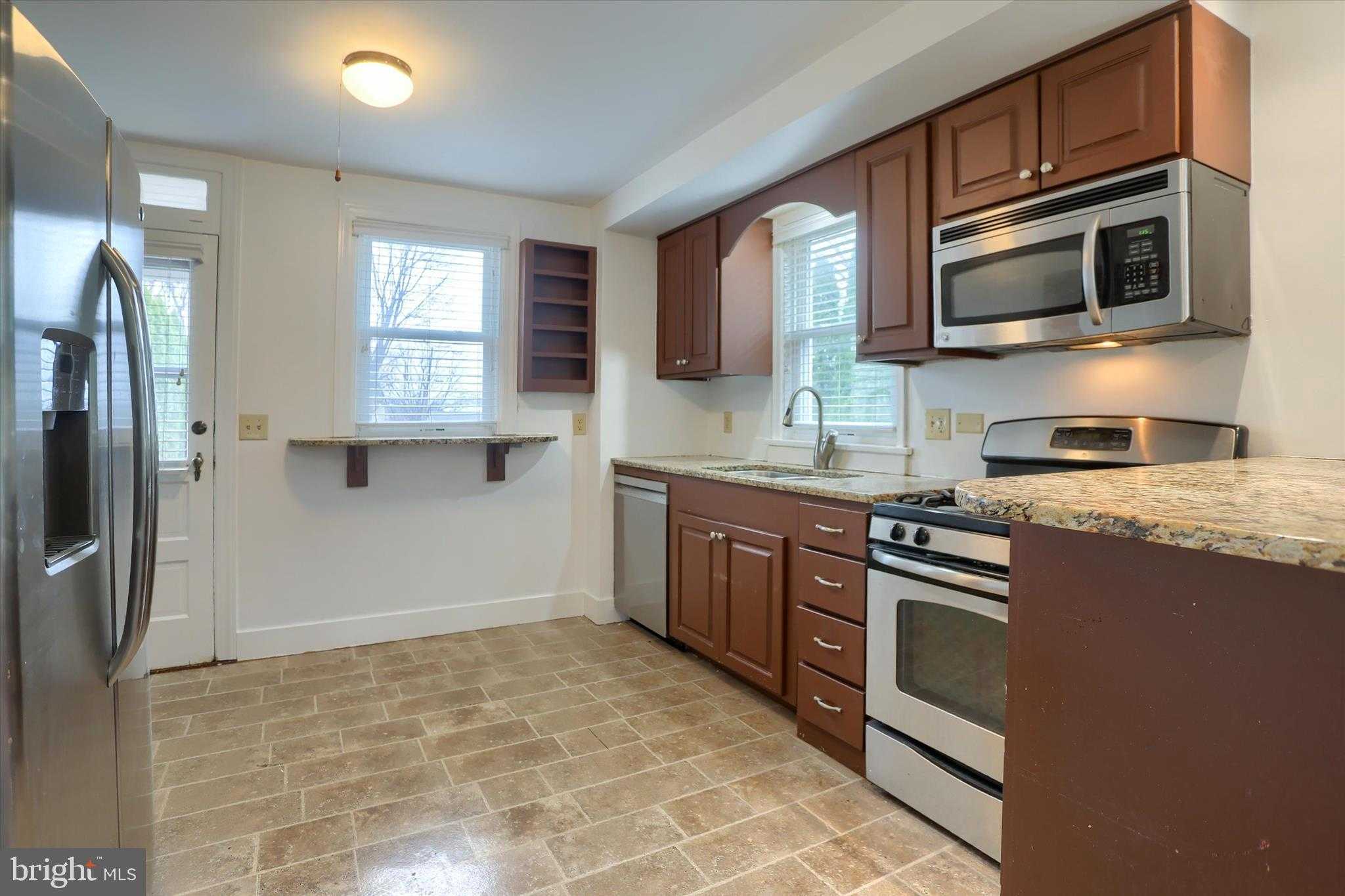 119 W Main St photo 9