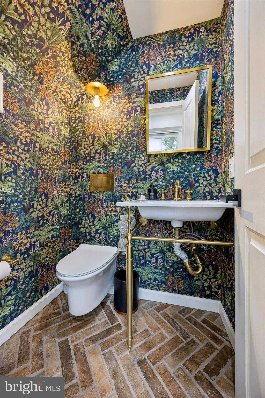 318 S American St photo 9