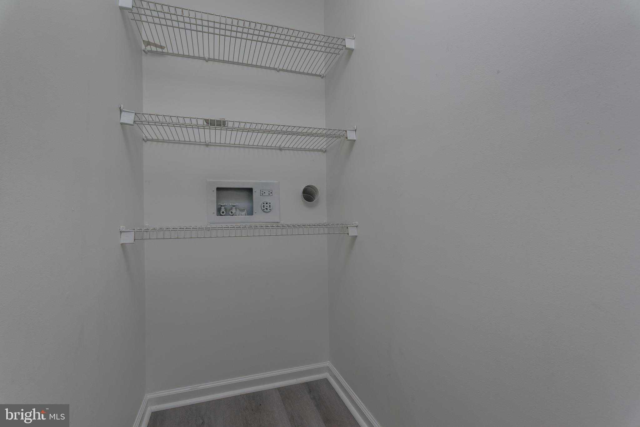 40 Johns Dr photo 18