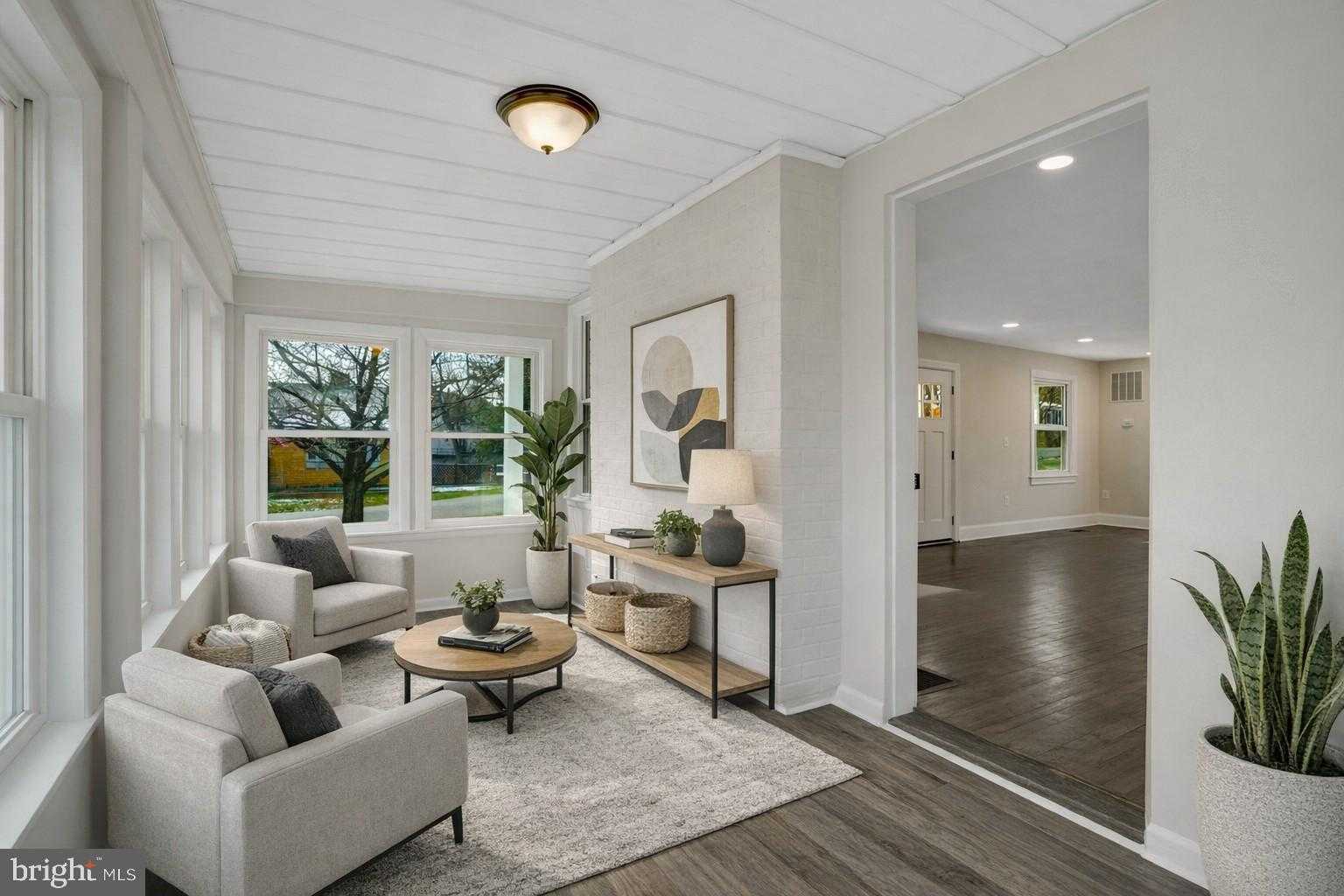 2820 Franklin St photo 9