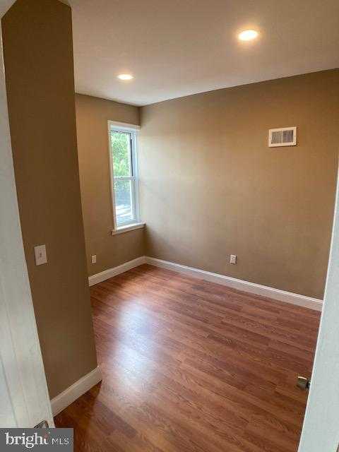 2557 N 17th St photo 6