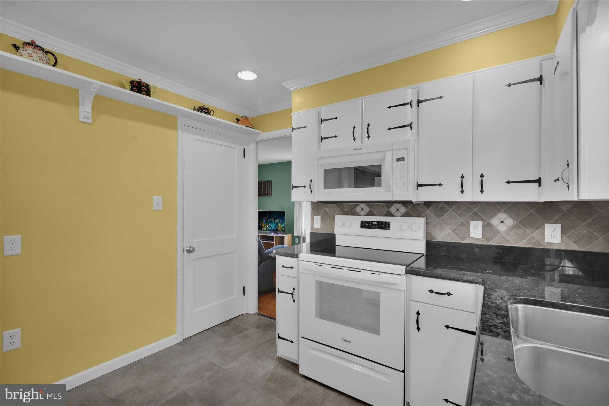 1025 Helen Ave photo 12