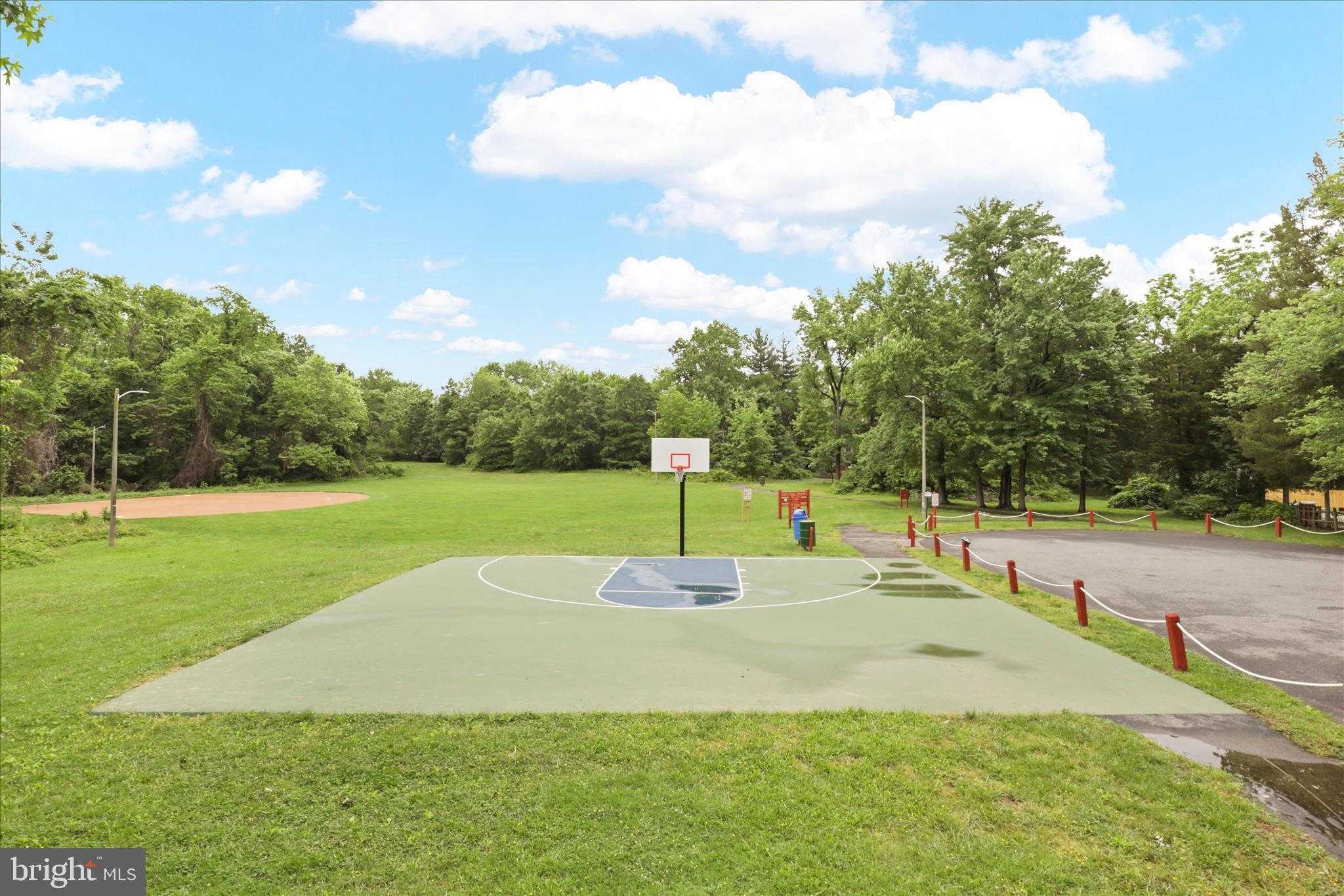 3215 Memorial St photo 23