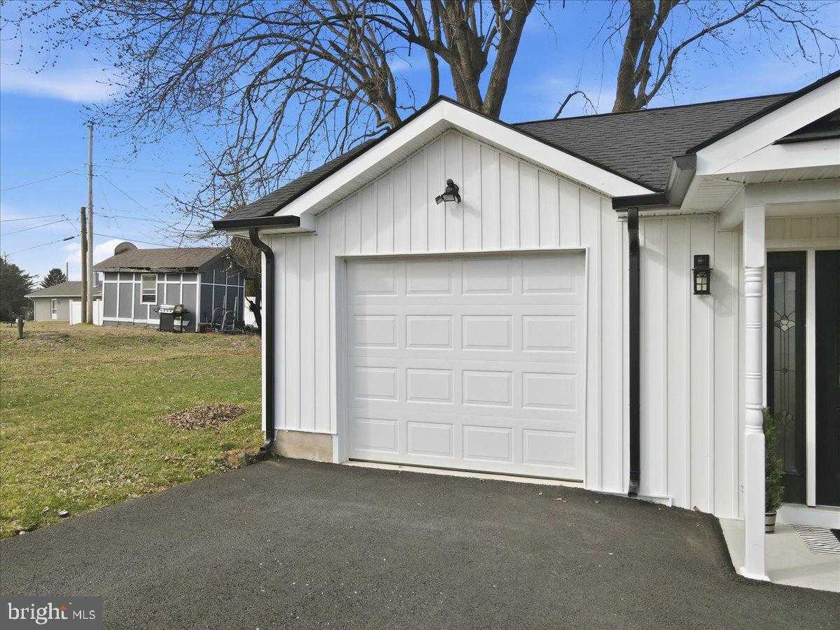 1647 4th St photo 45