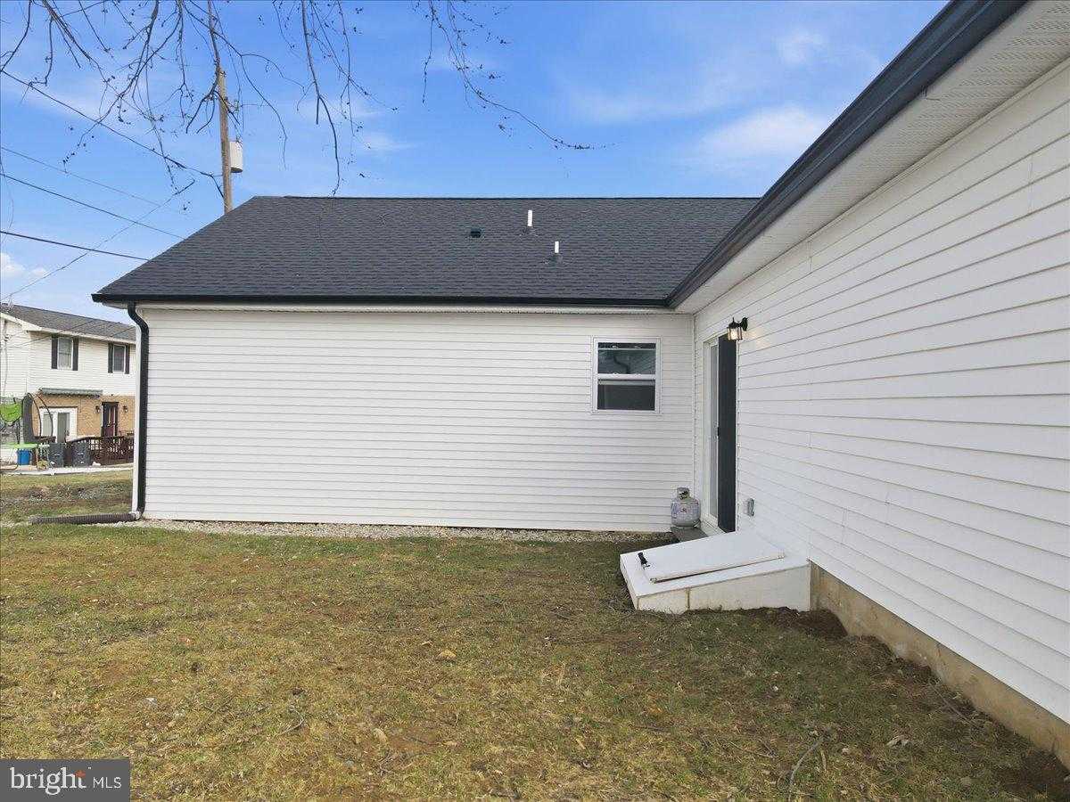 1647 4th St photo 50