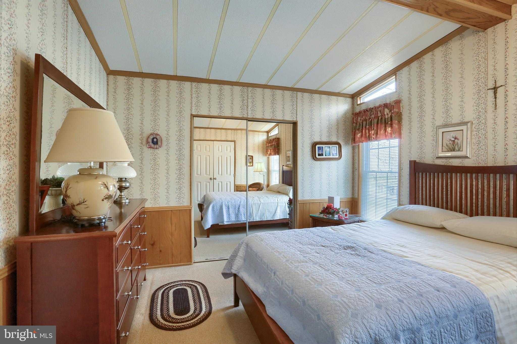 404 Maple Ave photo 16