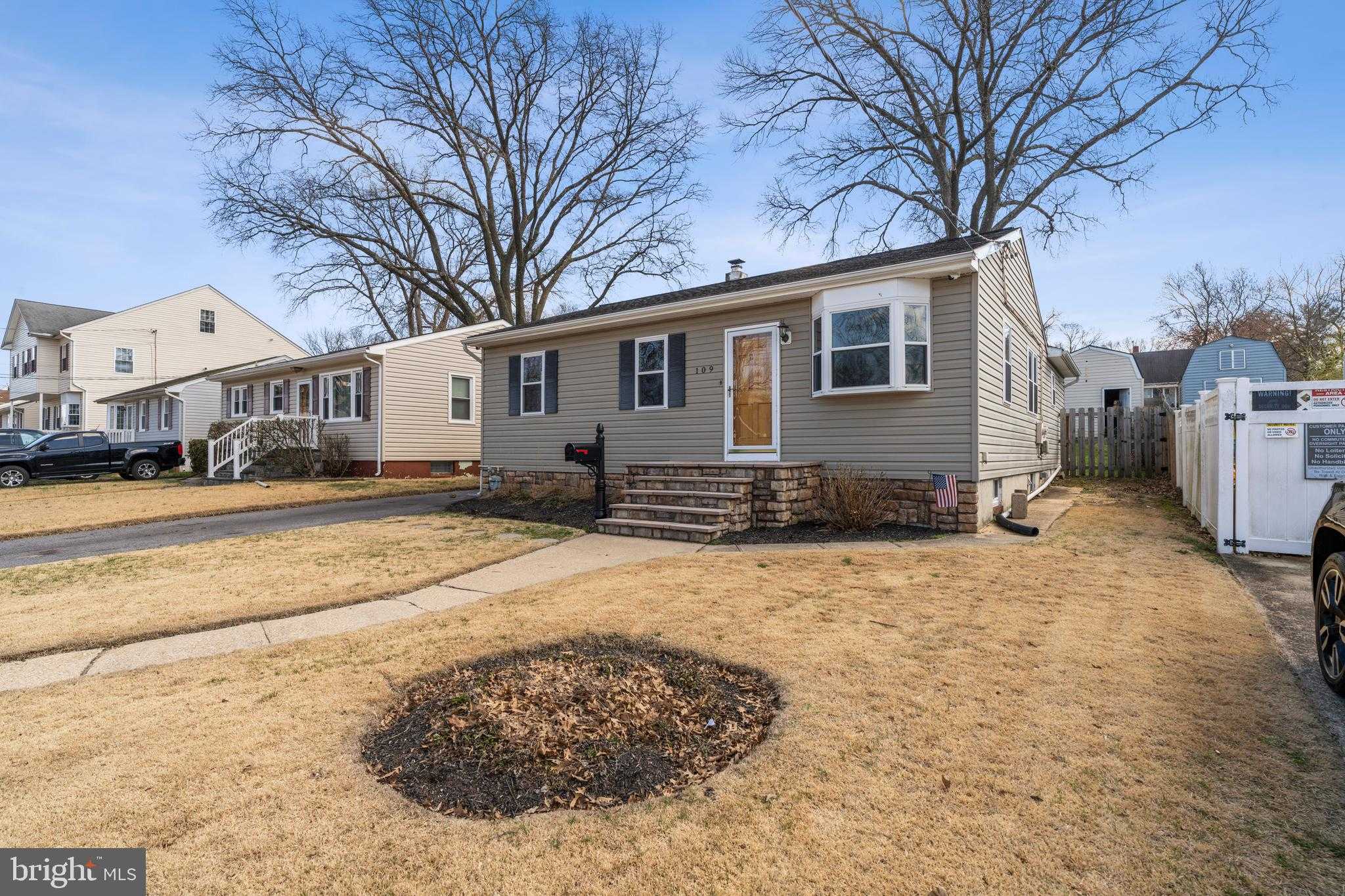 109 1st Ave W photo 2