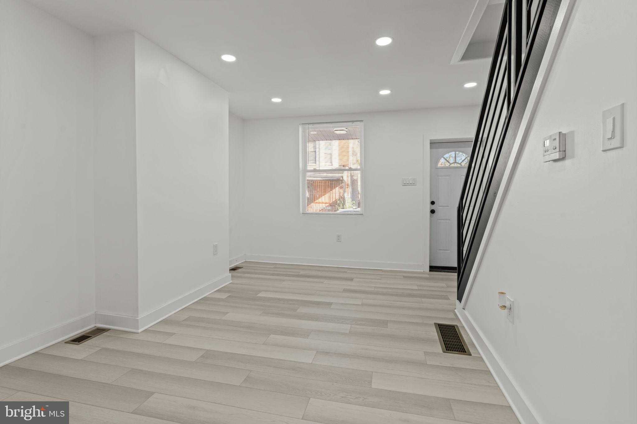 3422 Crystal St photo 10