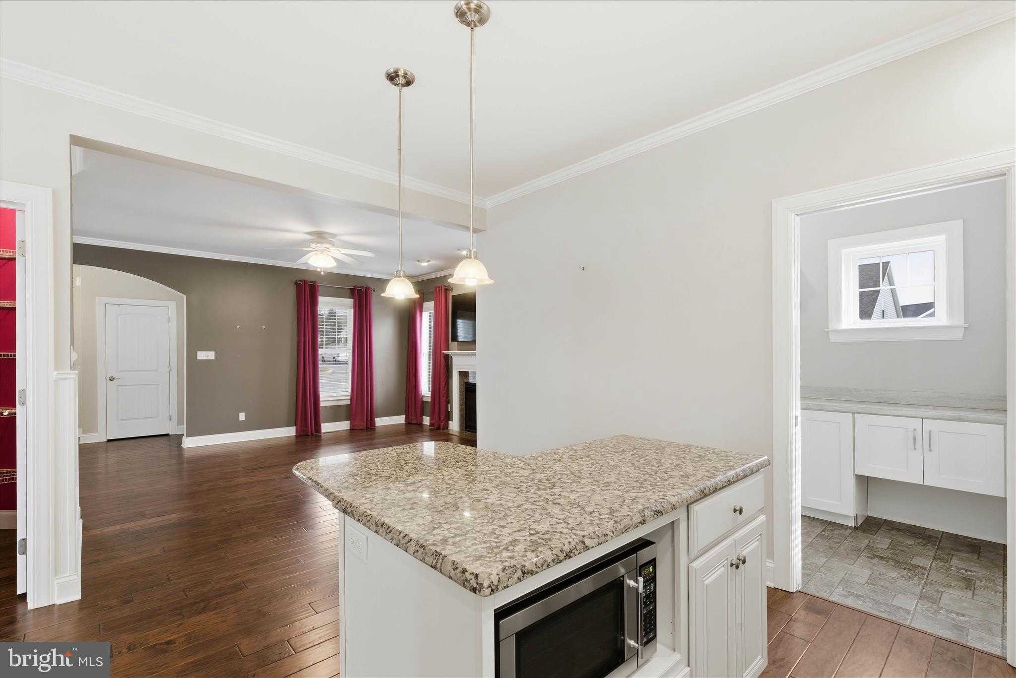 664 Richmond Dr photo 11