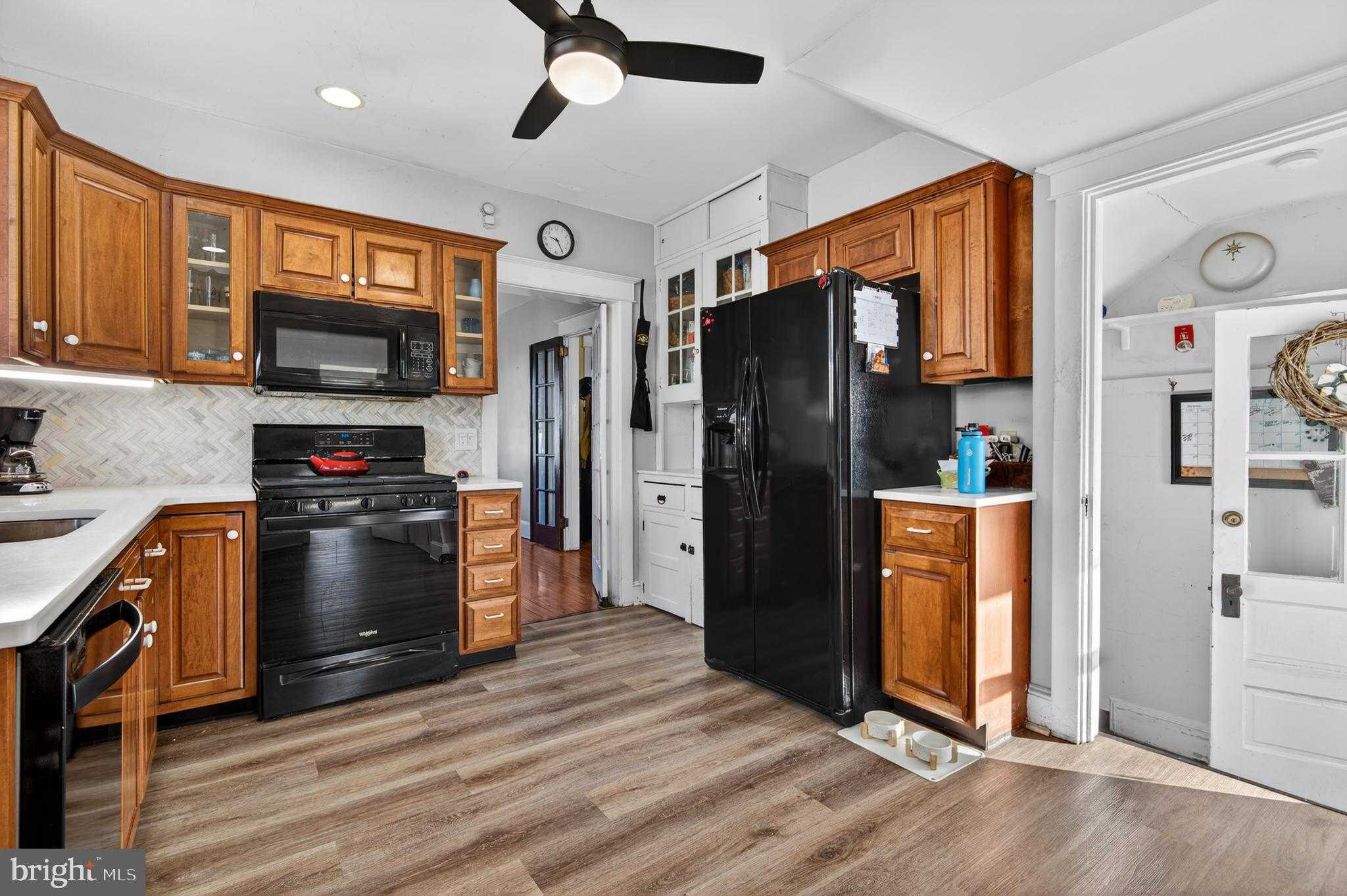 416 W Barnard St photo 16