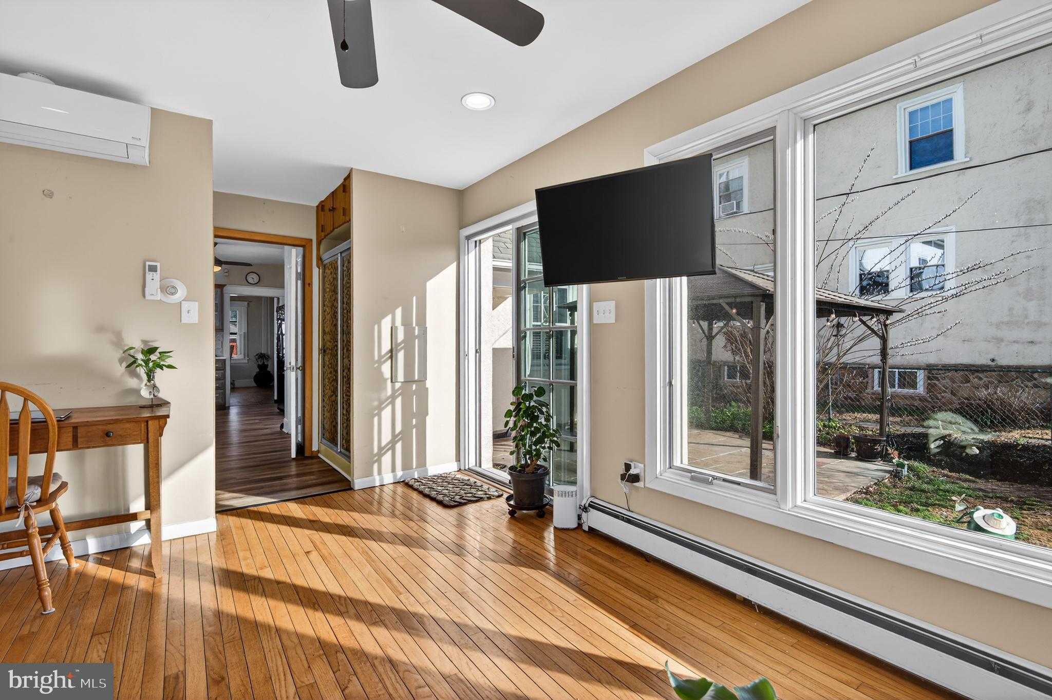 416 W Barnard St photo 23