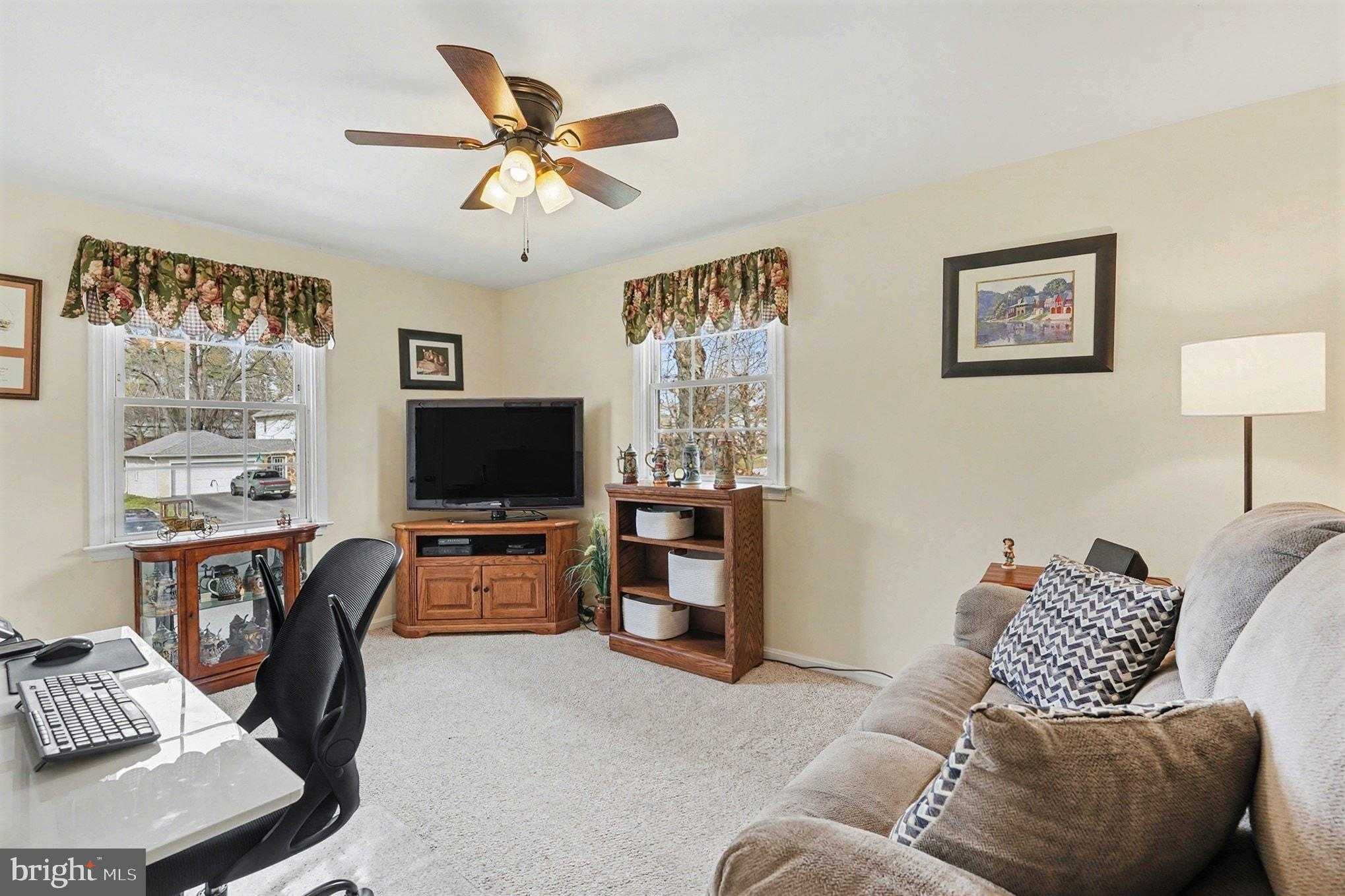 95 Kleyona Ave photo 28