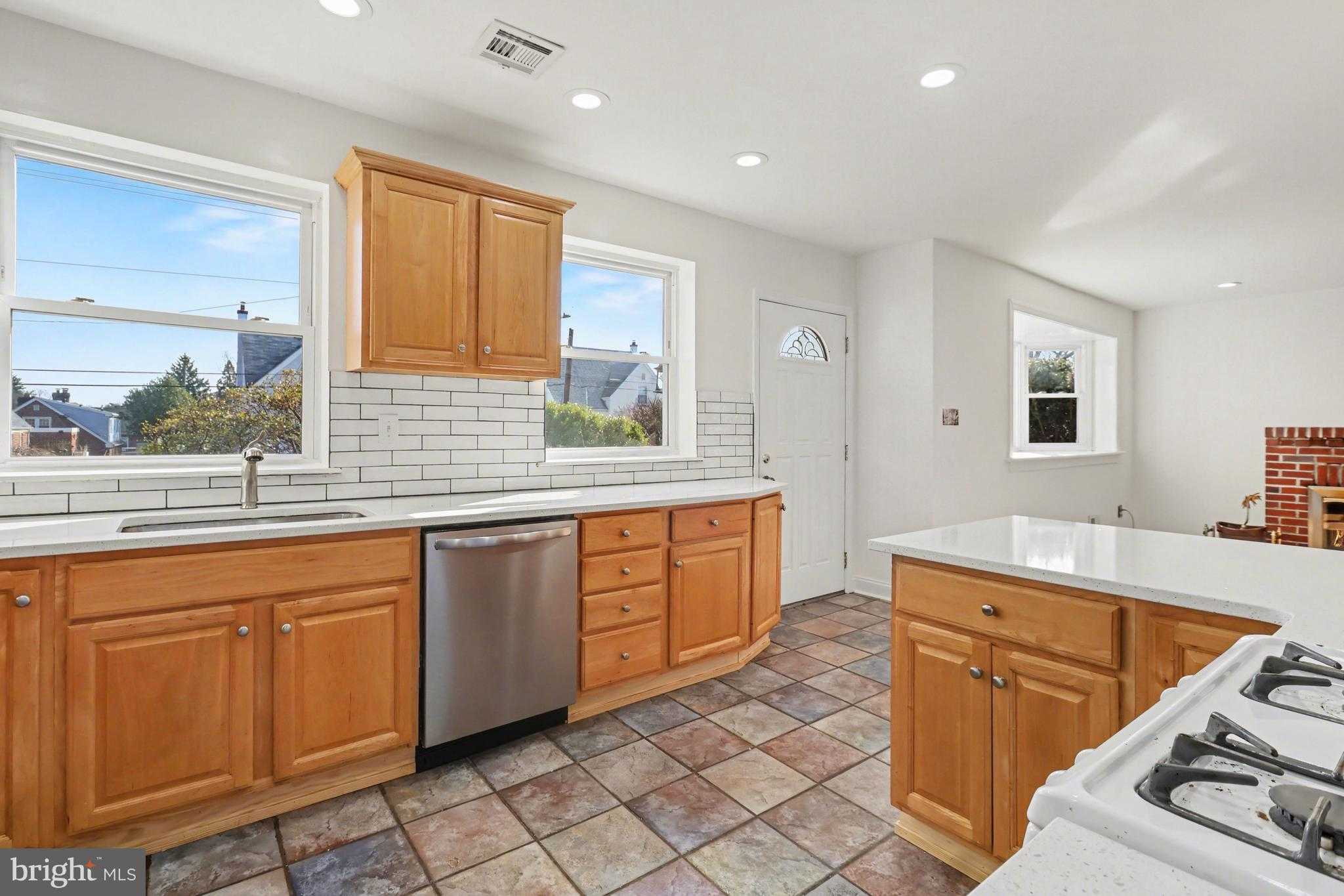 5610 Houghton St photo 17