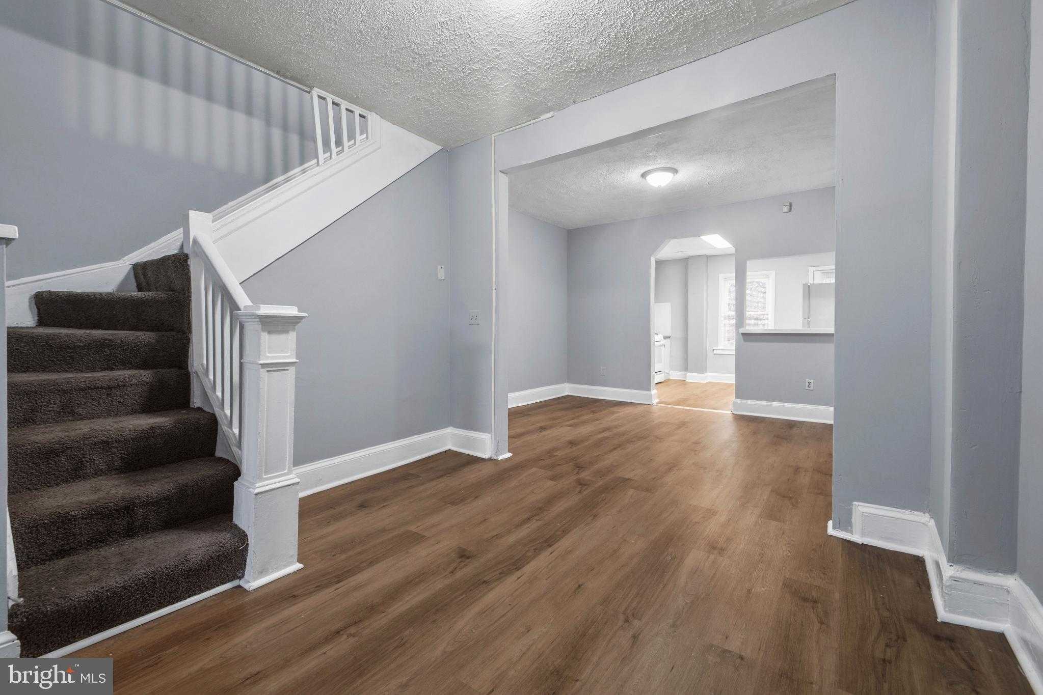 2130 Aiken St photo 5