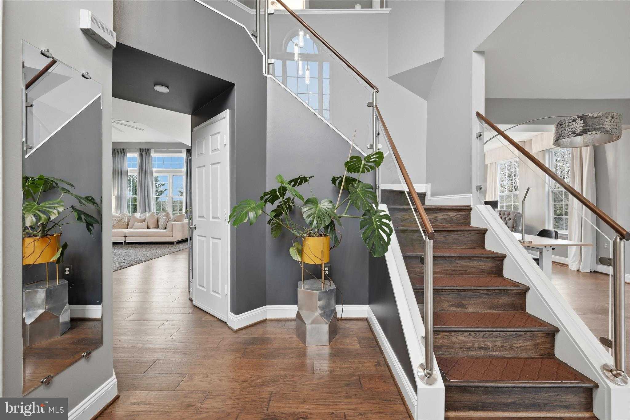 1709 Fairleigh CT NE photo 5