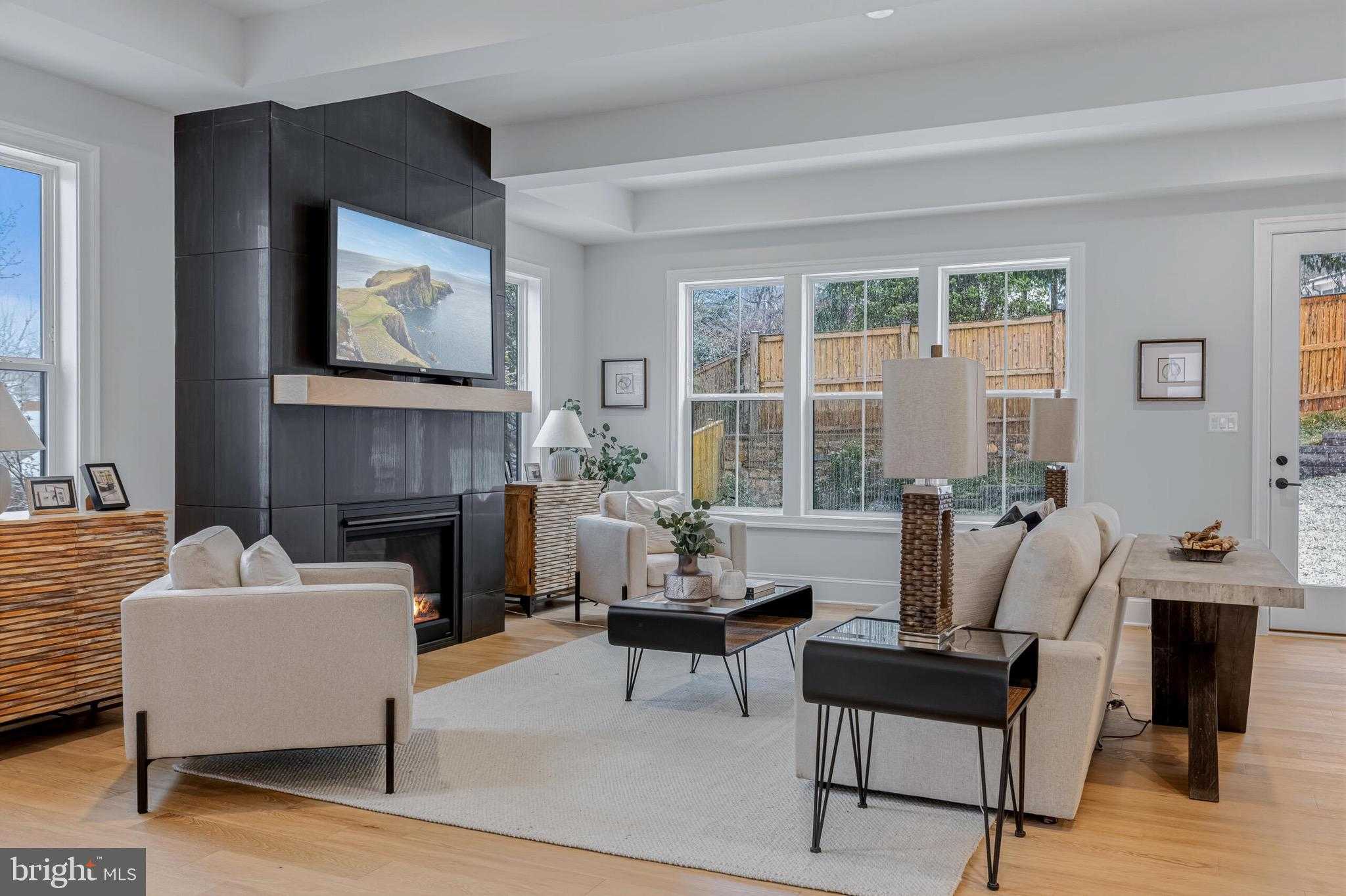 2316 John Marshall Dr photo 13