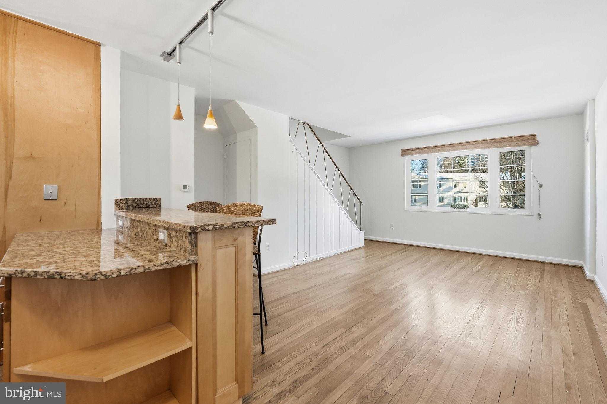 5364 Pooks Hill Rd # 301 photo 3