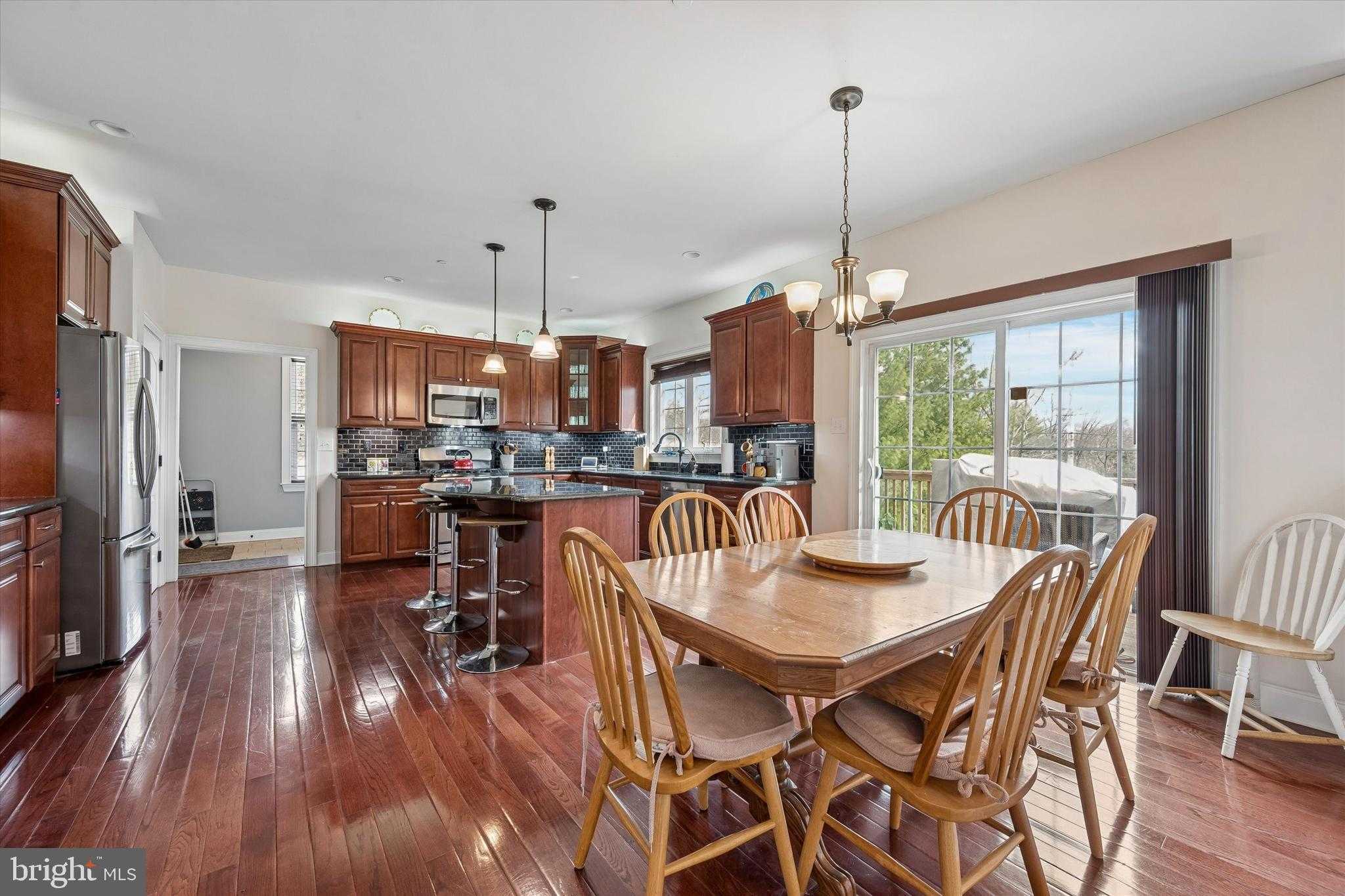 301 Jennifer Ln photo 12