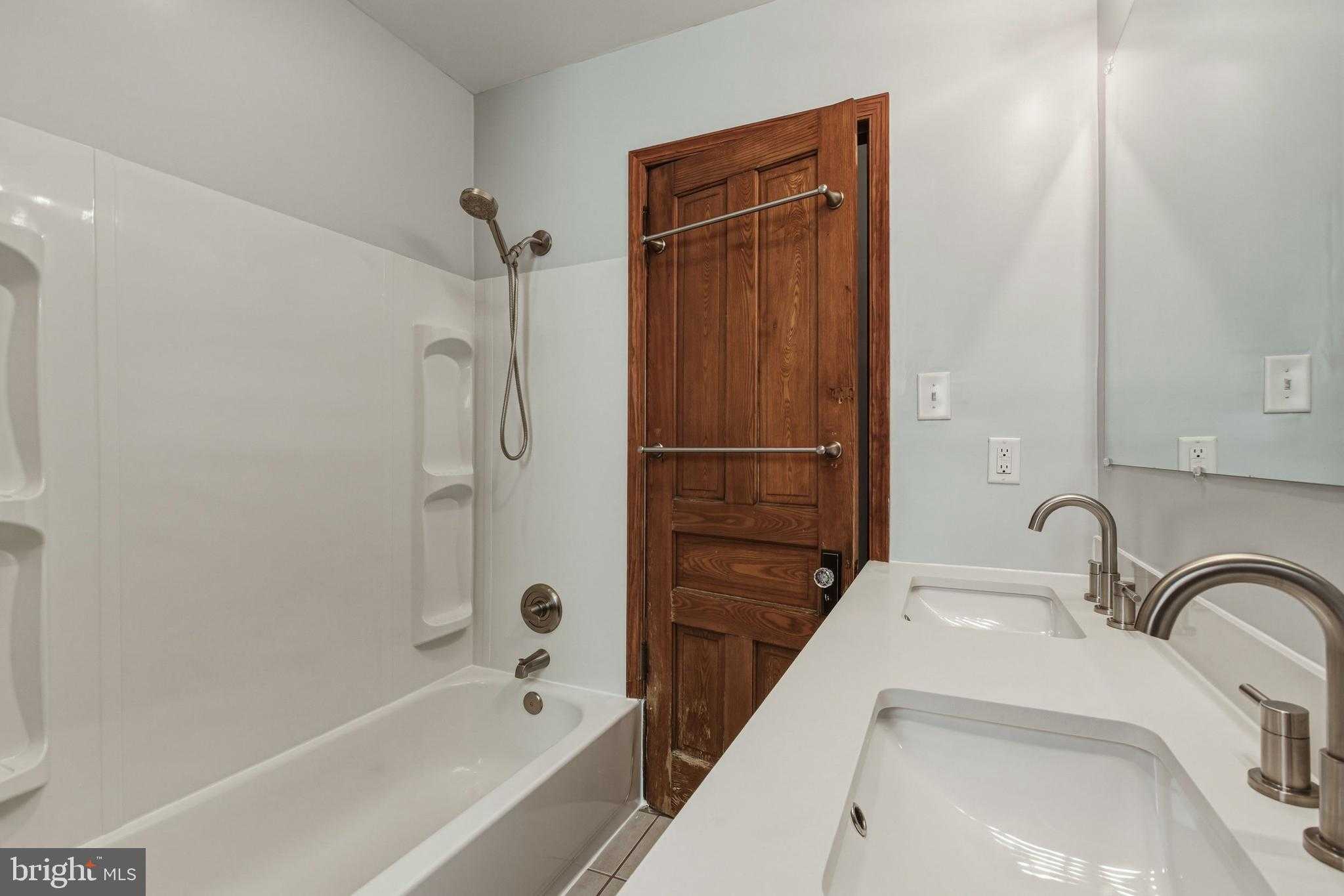 649 N 53rd St photo 26