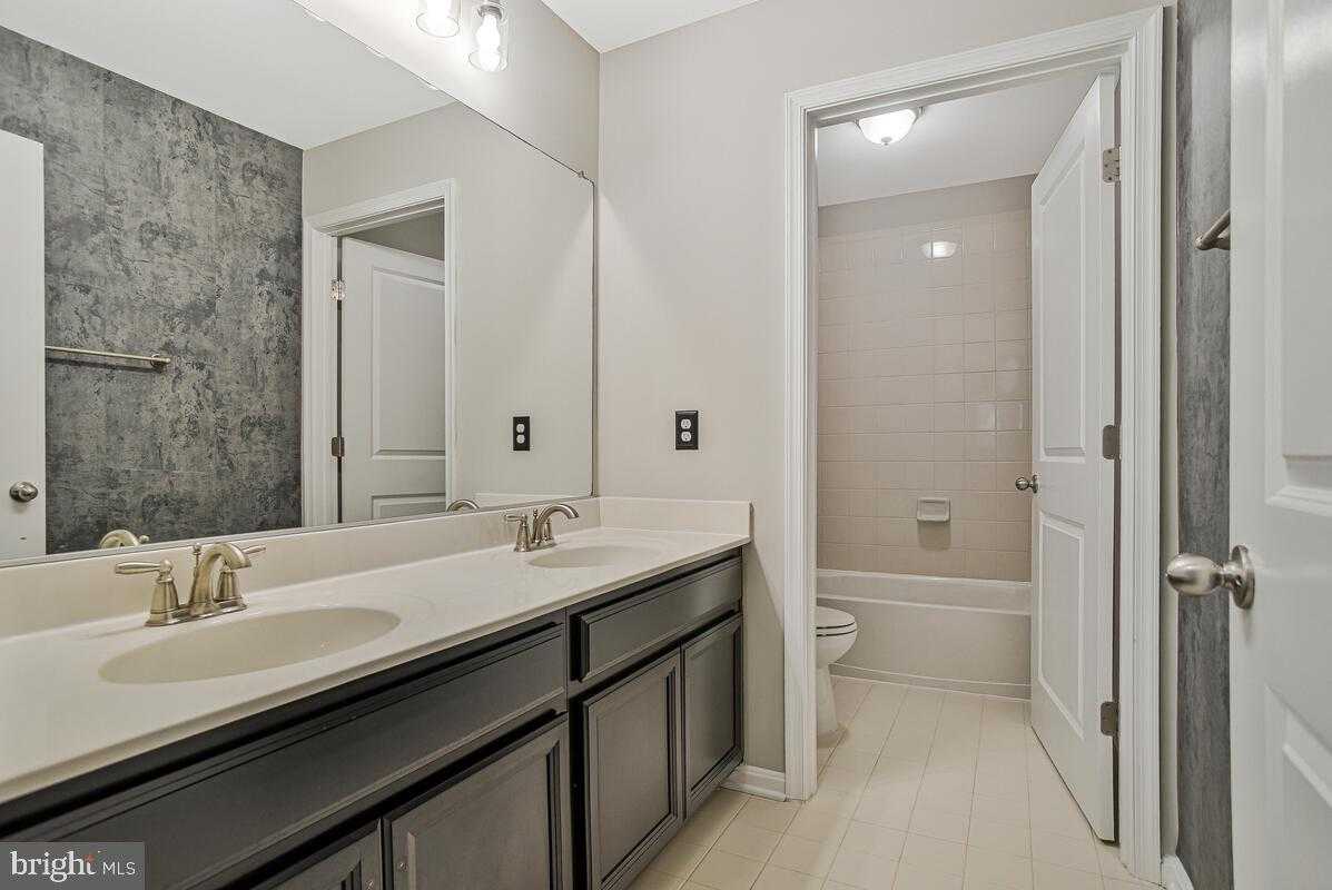 11353 Flag CT photo 37