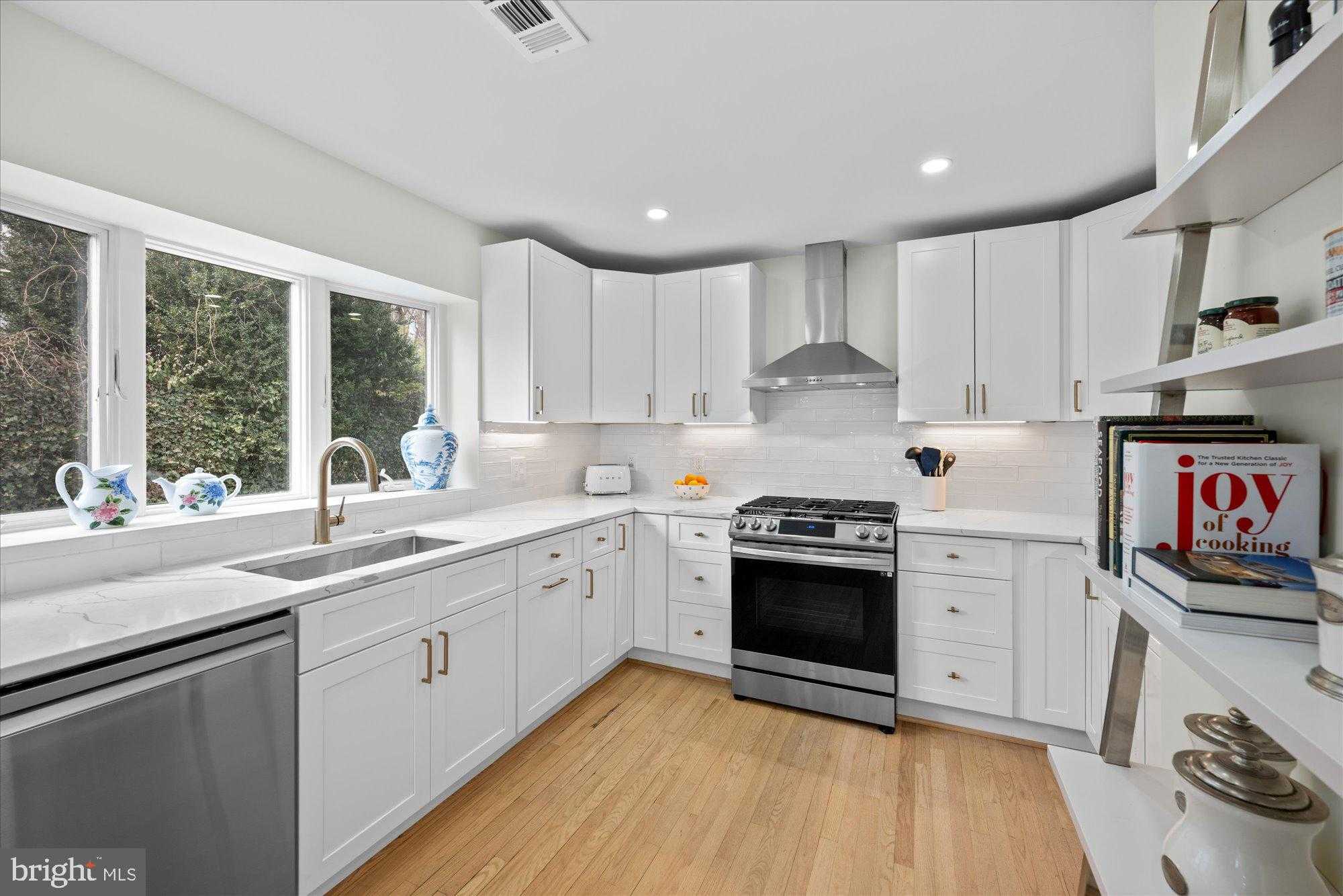 6700 Rannoch Rd photo 12