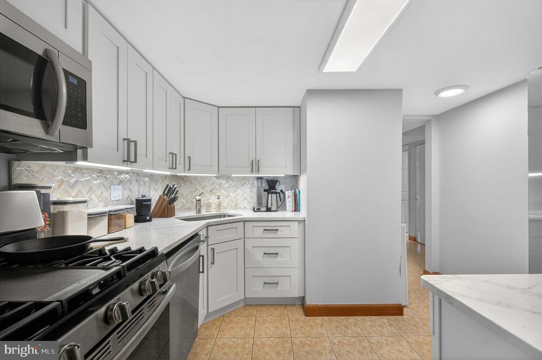 1536 Northgate Sq photo 2