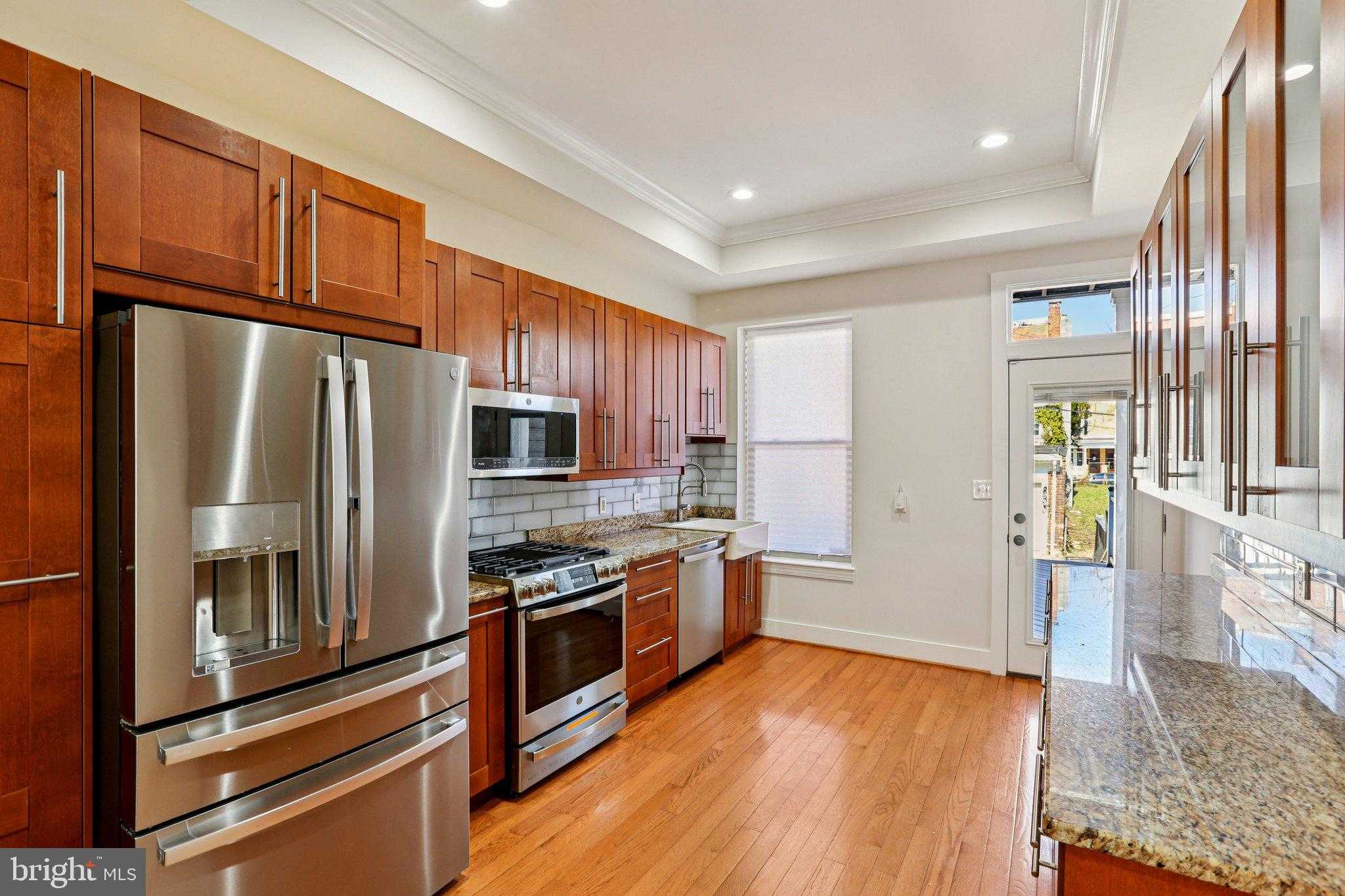 914 Newington Ave photo 13