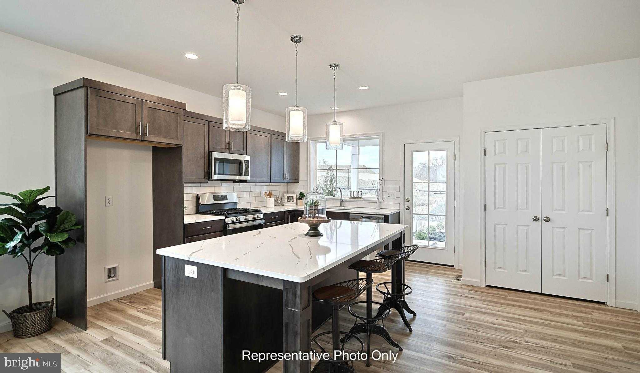 2422 Hawthorne Dr photo 8