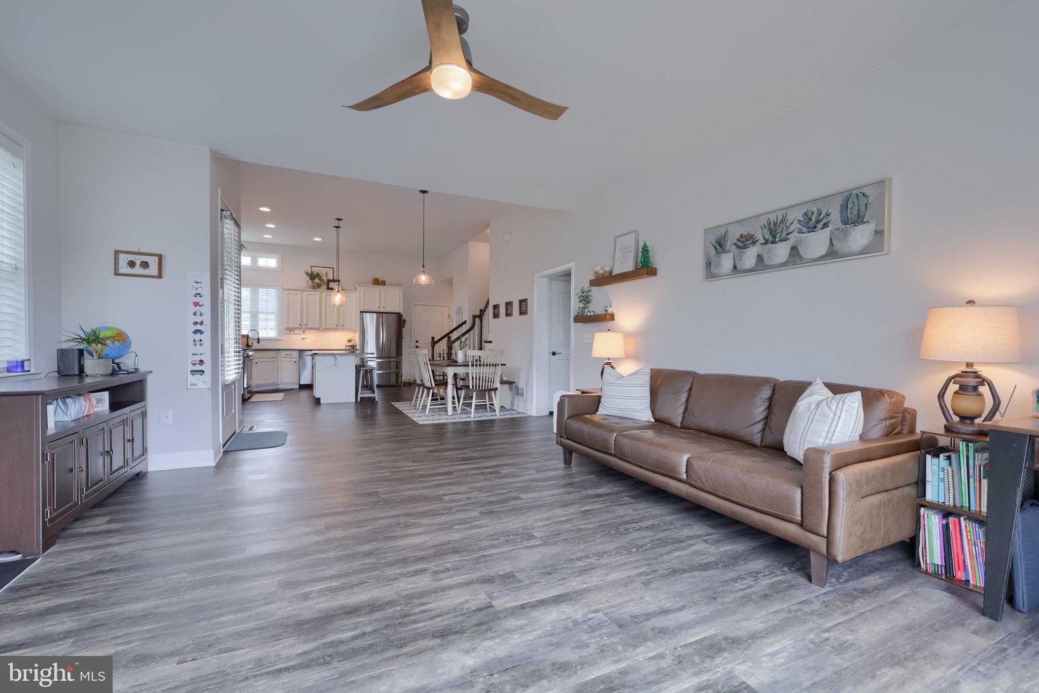 221 Sawgrass Dr photo 7