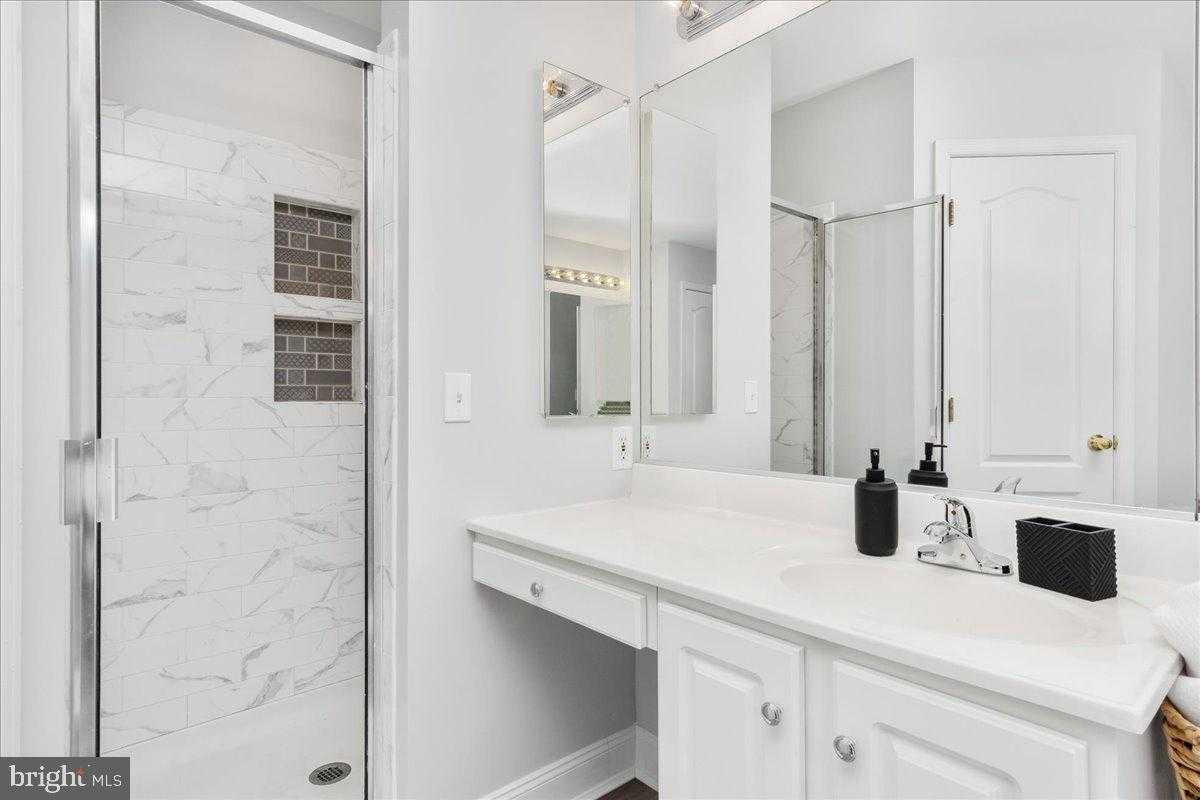 9931 Stephanie Ln photo 25