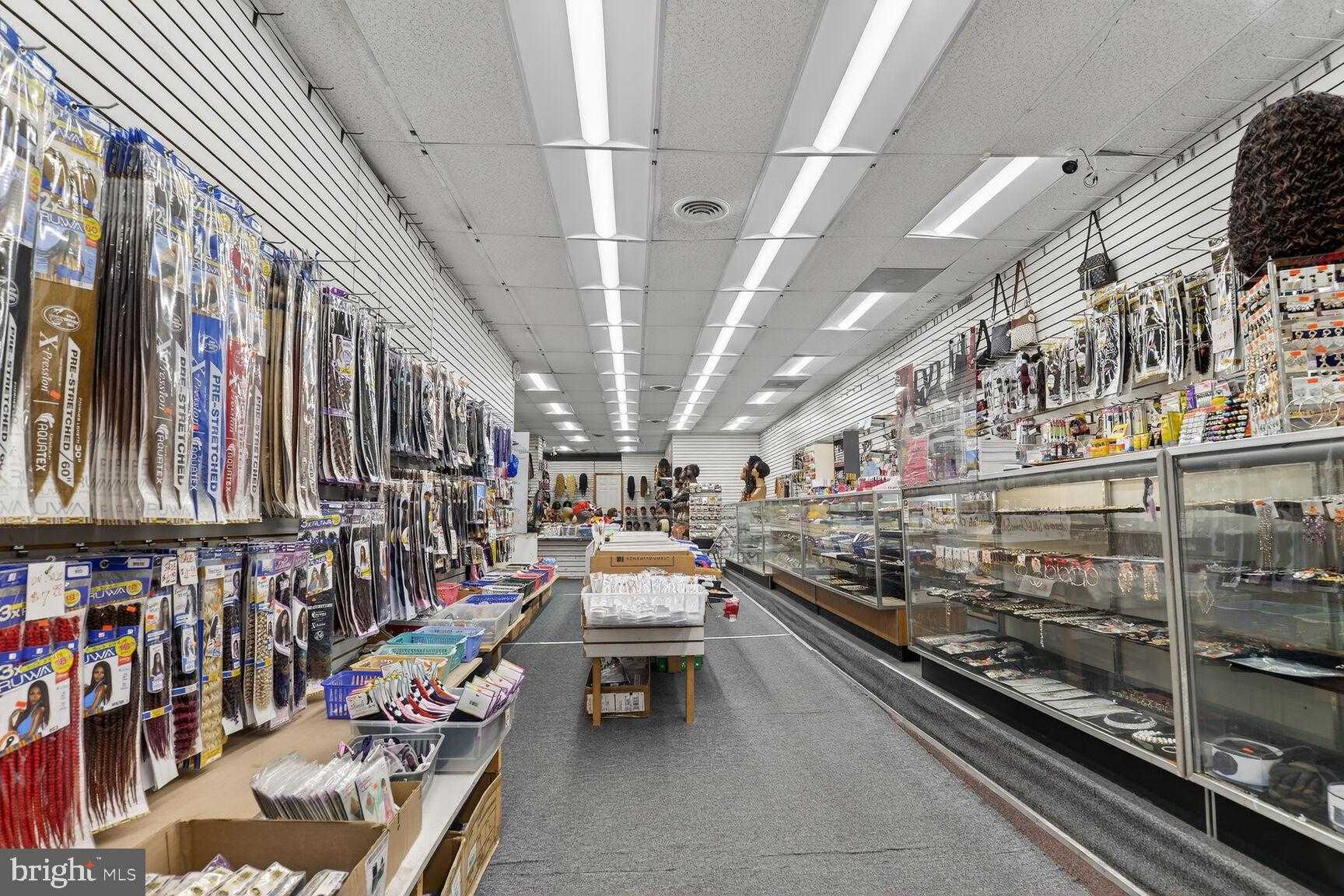 112 W Lexington St photo 7