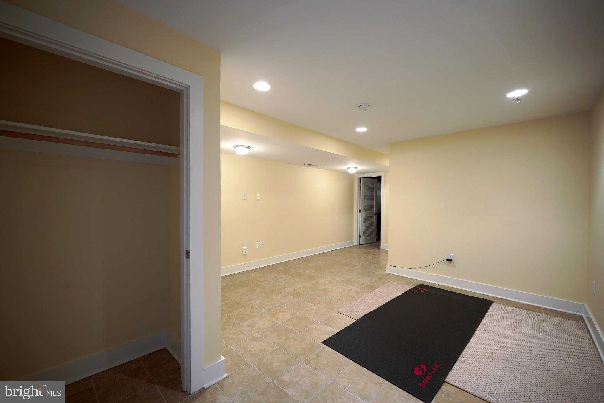 908 N Front St photo 34