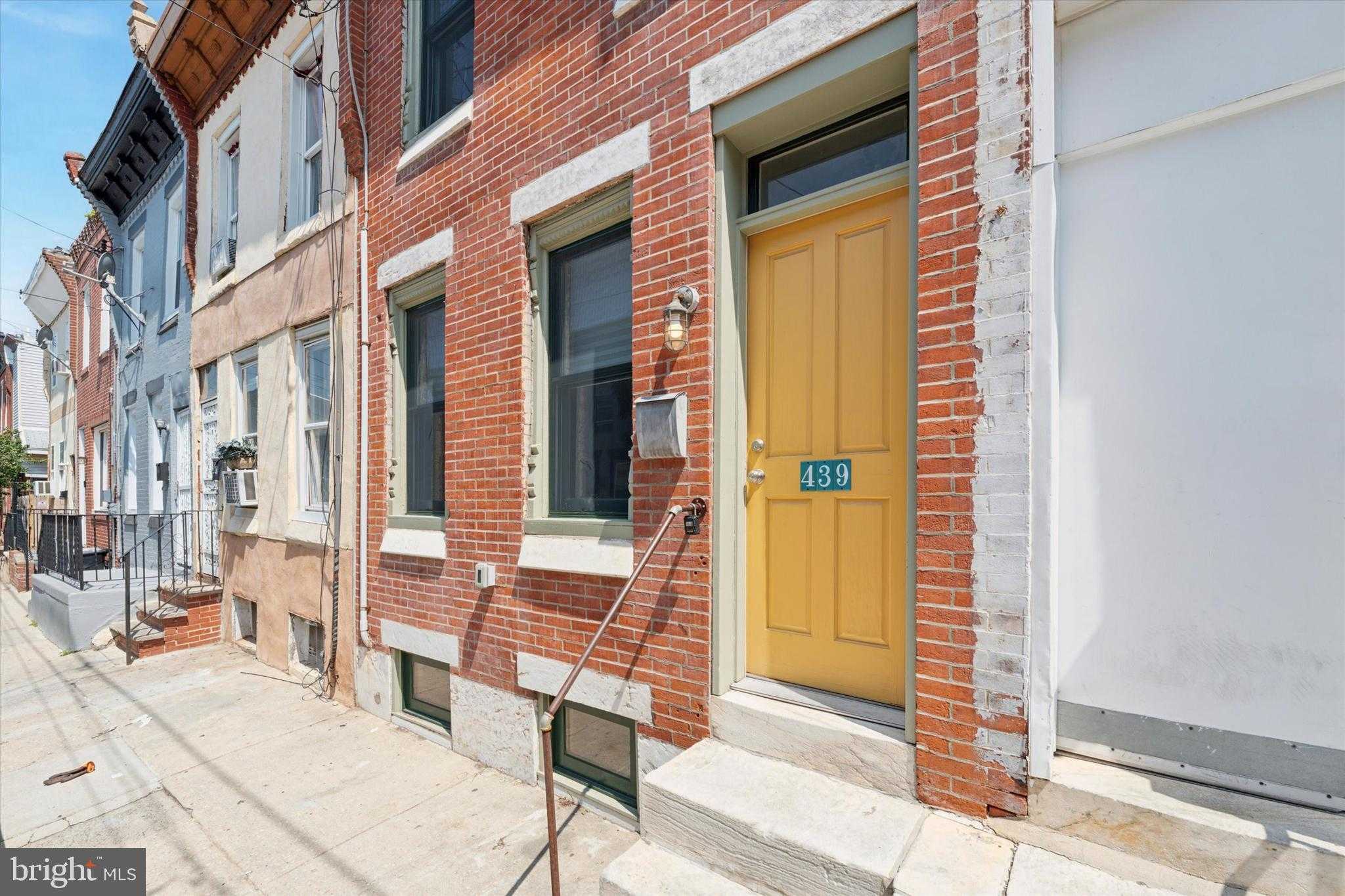 439 Mercy St photo 2