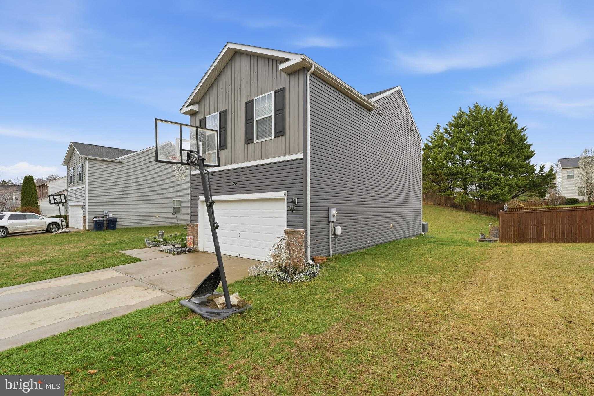 235 Daliah Way photo 2