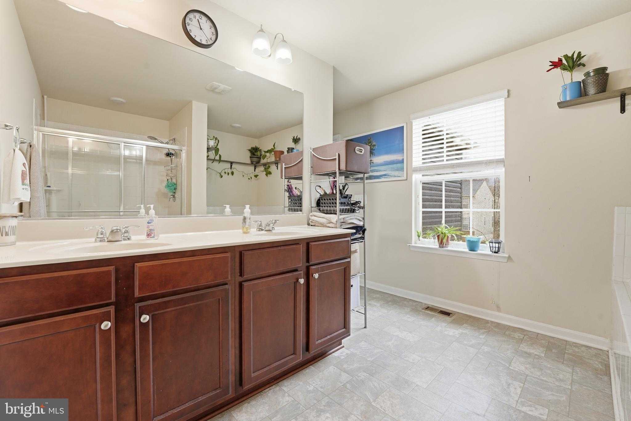 235 Daliah Way photo 34